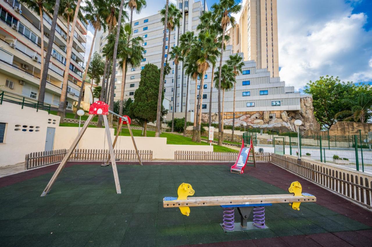 Beautiful Parque Loix 4 Bedroom Shared Pool, Tennis Court Apartment Benidorm