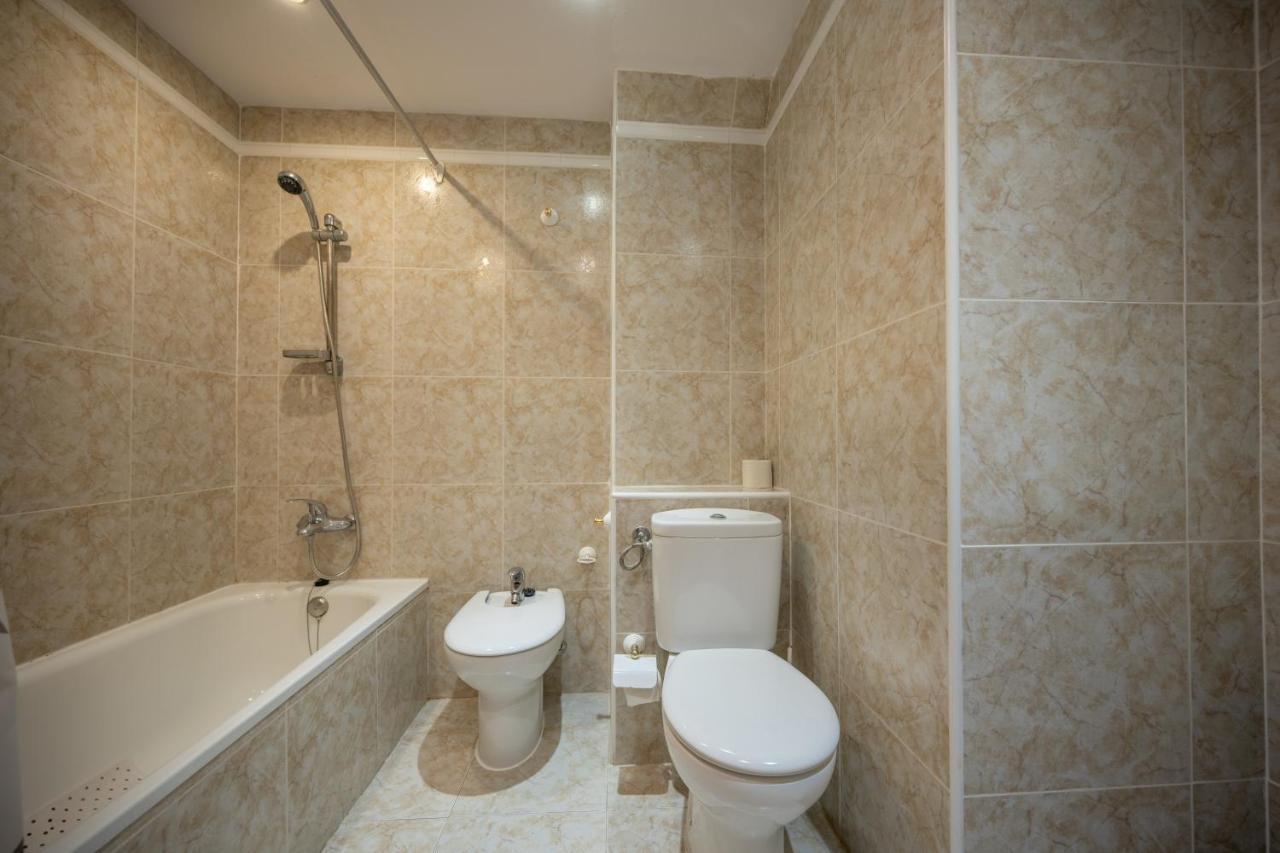 Beautiful Parque Loix 4 Bedroom Shared Pool, Tennis Court
