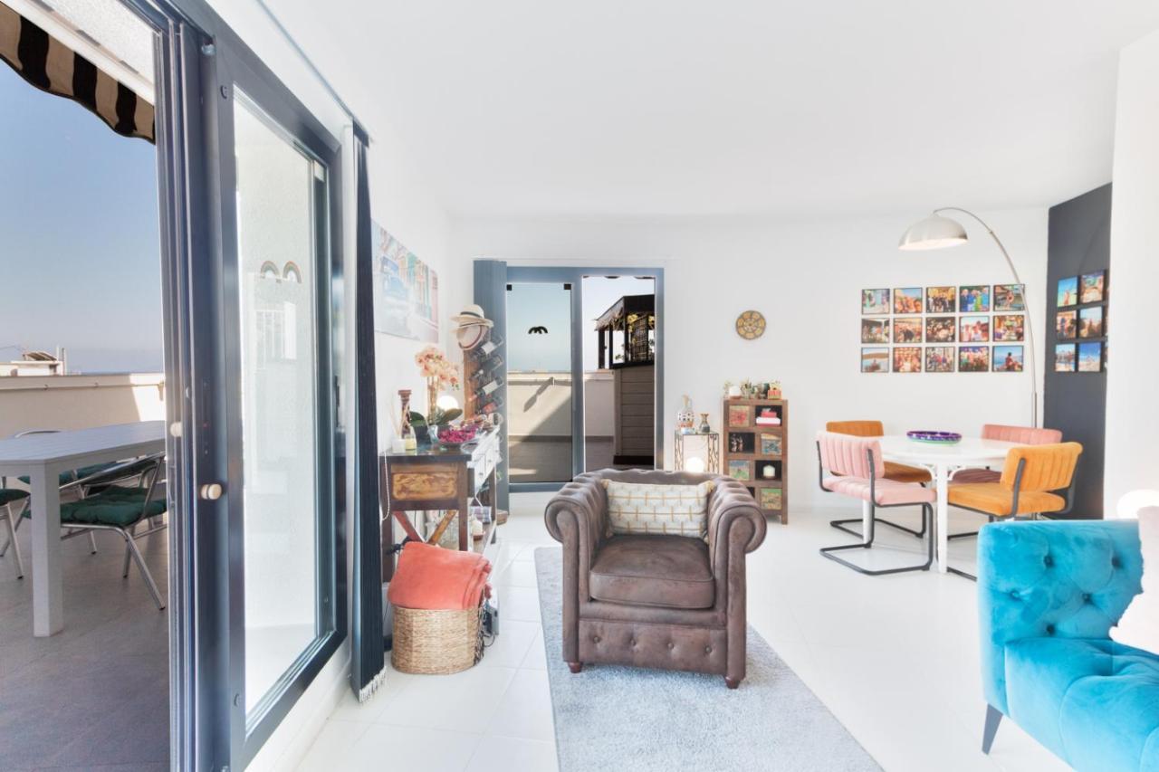 Old Penthouse With Fantastic Views & Parking Appartement