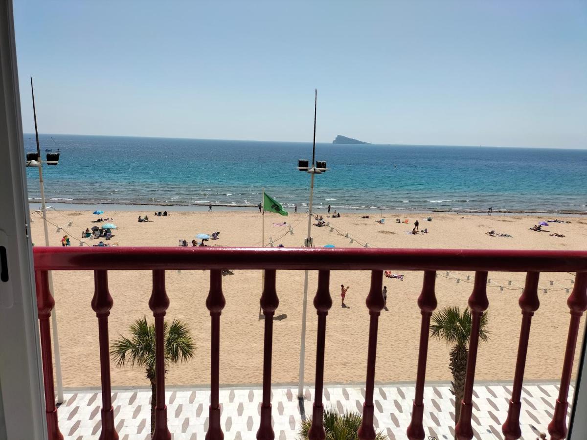 Damas 3b Front - Pool & Parking