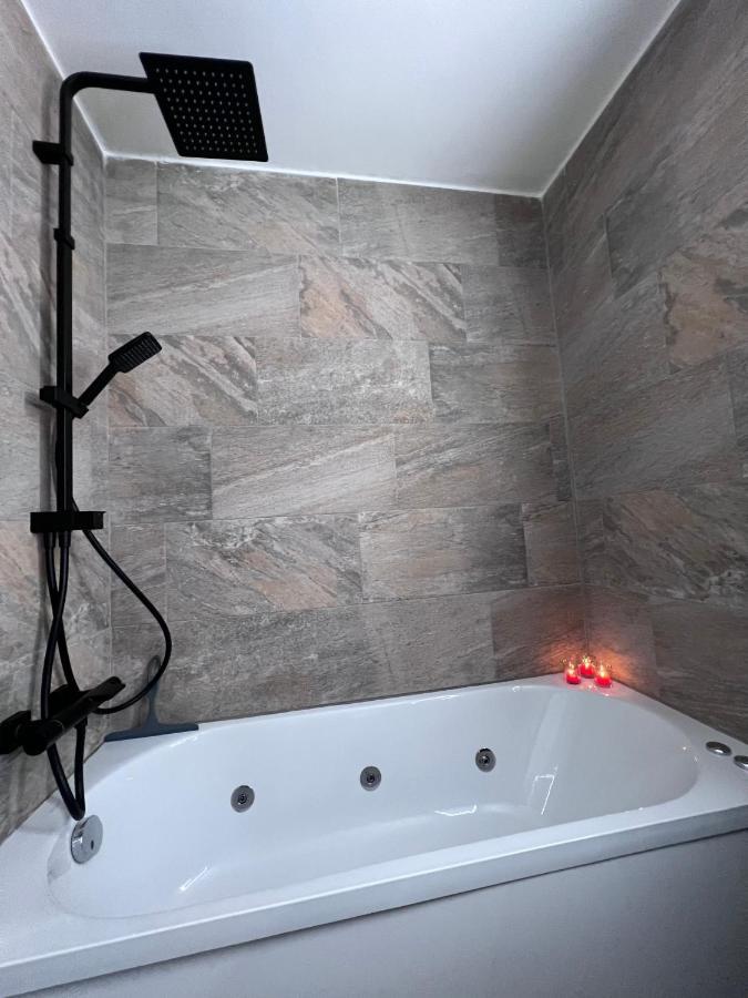 Apartamento Stylish Getaway - Renovated 1br With Pool & Tennis Benidorm