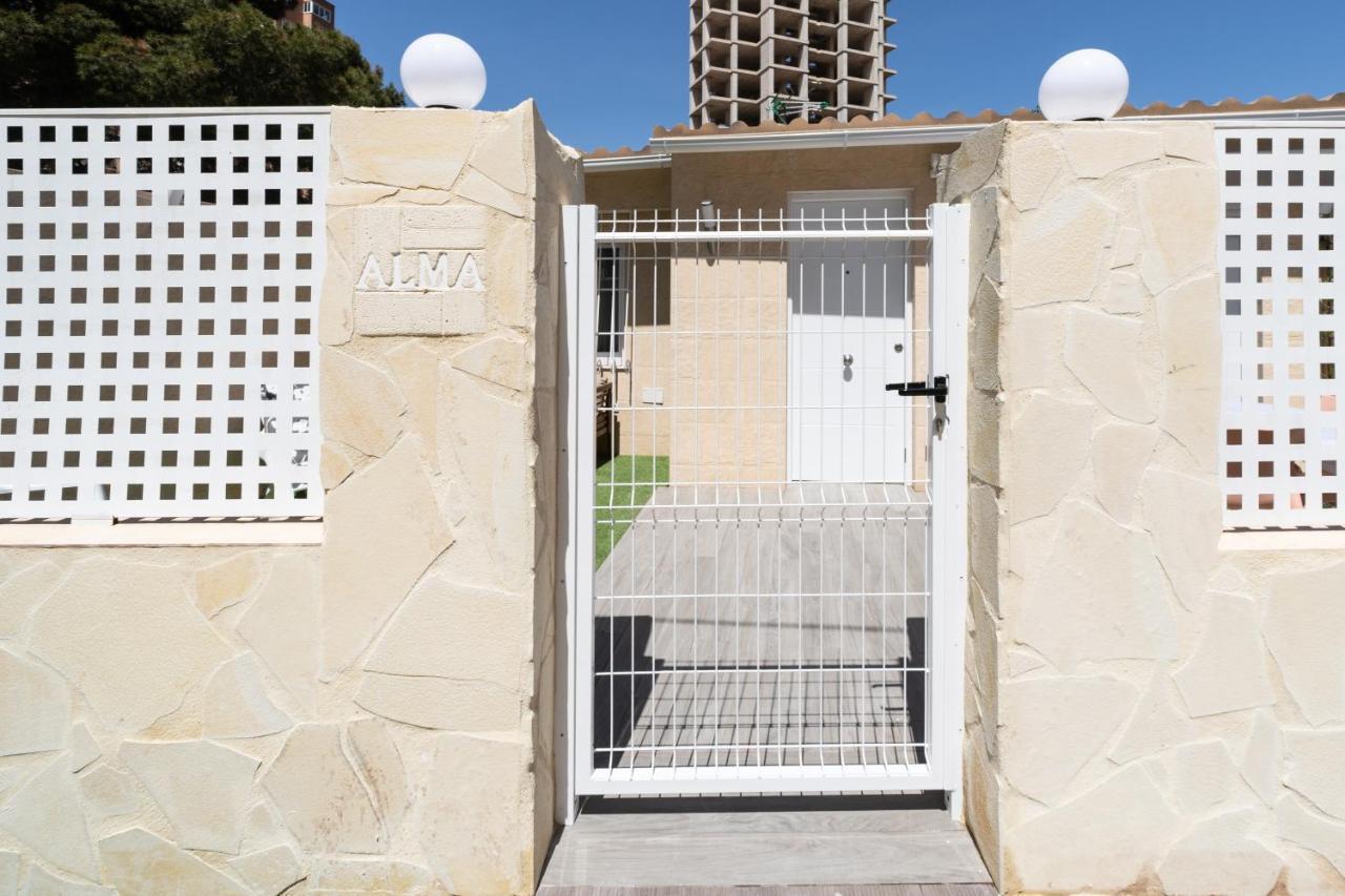 Alma Con Terreno Privado Y Parking Compartido - A 800m De Playa Poniente Vakantiehuis