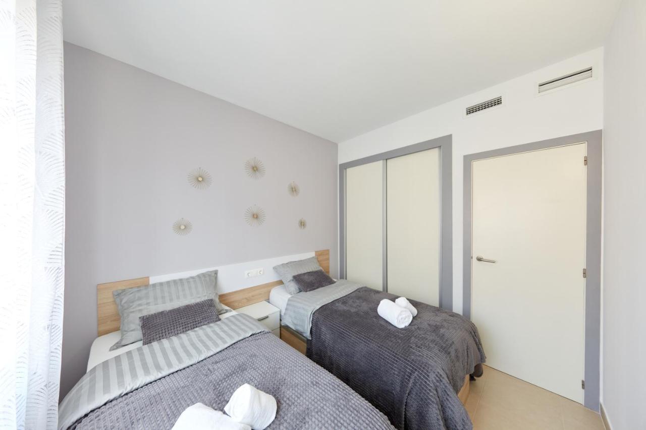 Luxurious Newly Renovated 2 Bedroom By The *