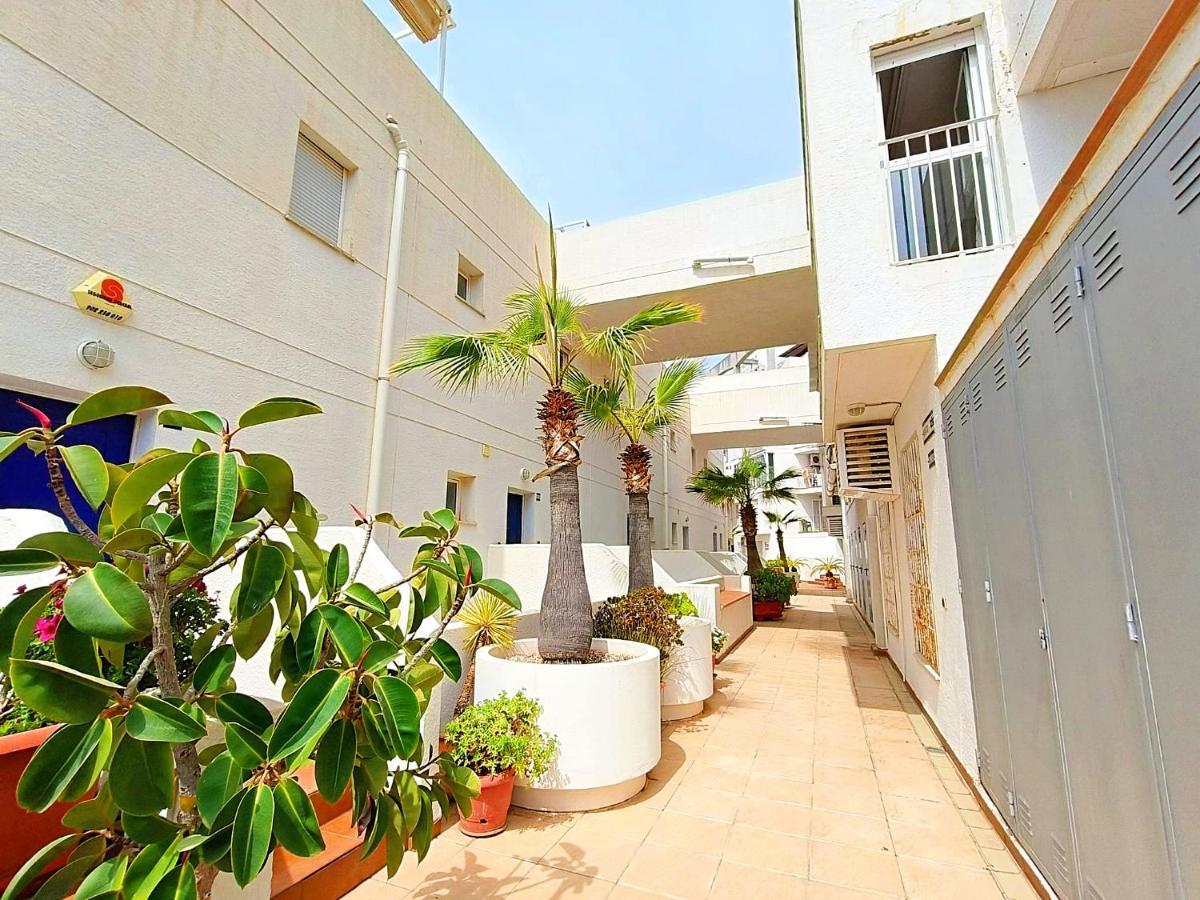 Stunning Two Level In Marina Appartement