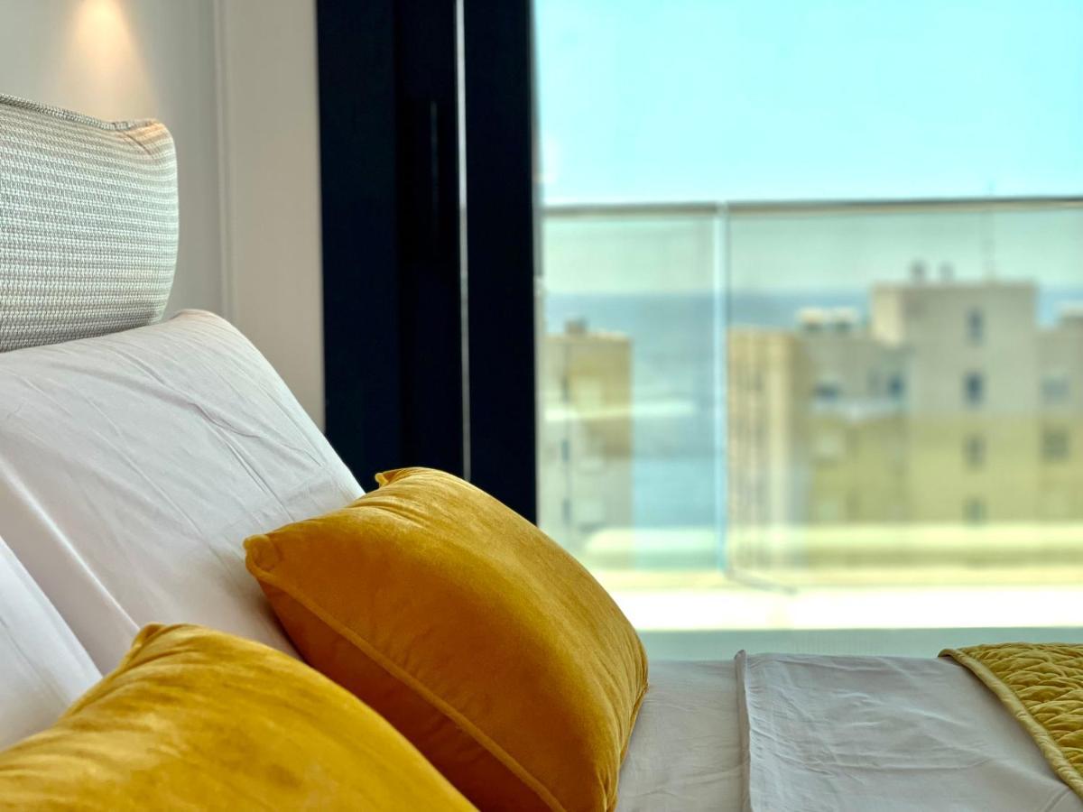 Apartment Luxury With Stunning Sea Views In Sunset Cliff