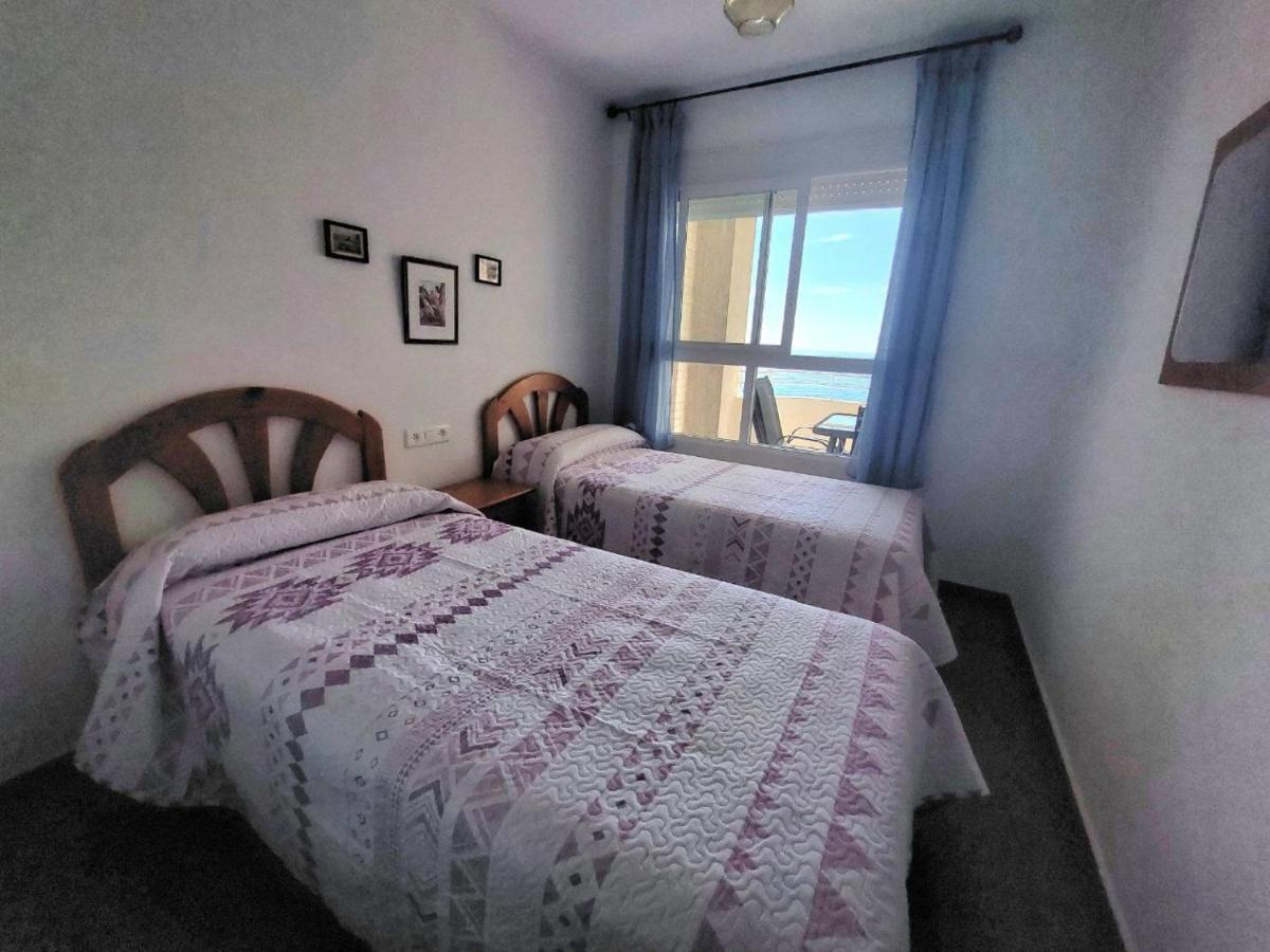Apartamento Piso En Primera Linea De Playa En Urbanizacion El Olivar *