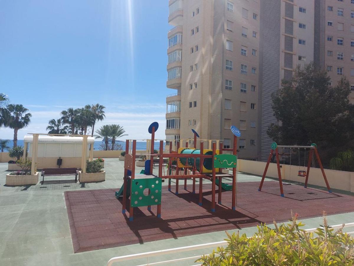 Piso En Primera Linea De Playa En Urbanizacion El Olivar