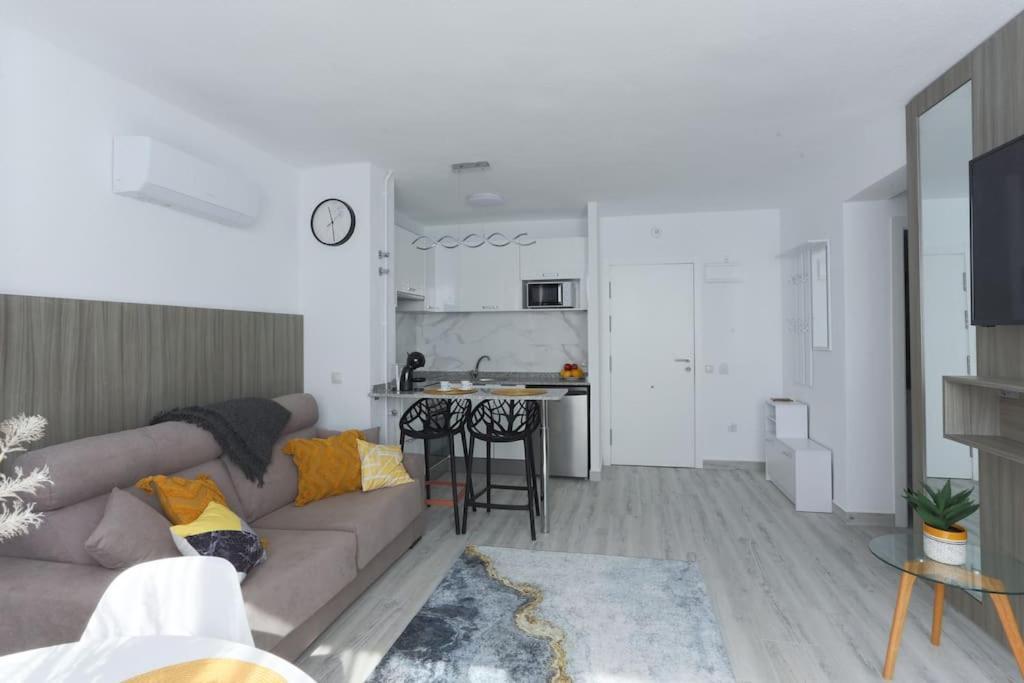 Apartamento De Benidorm, Playa Poniente, Espana *