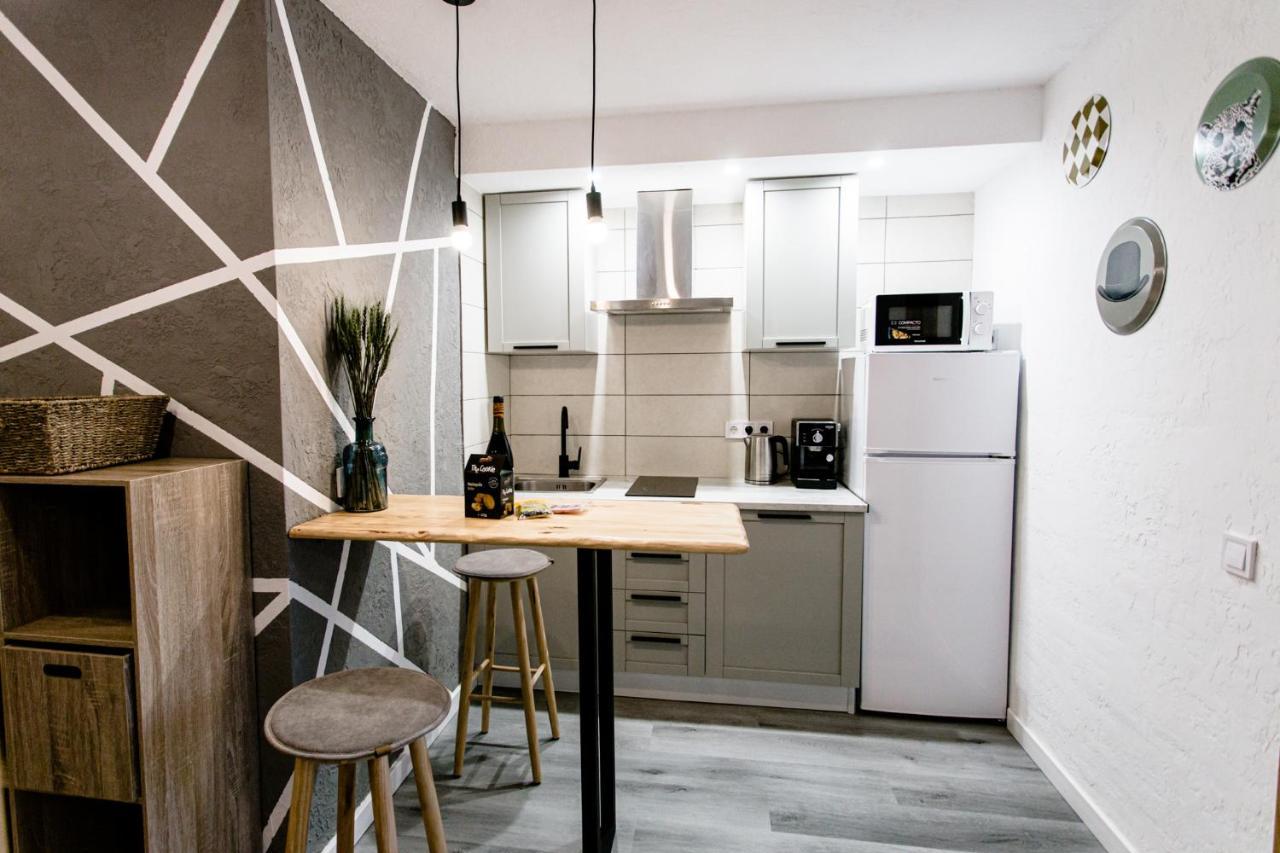 Lovely Two Bedroom In The Center Of *