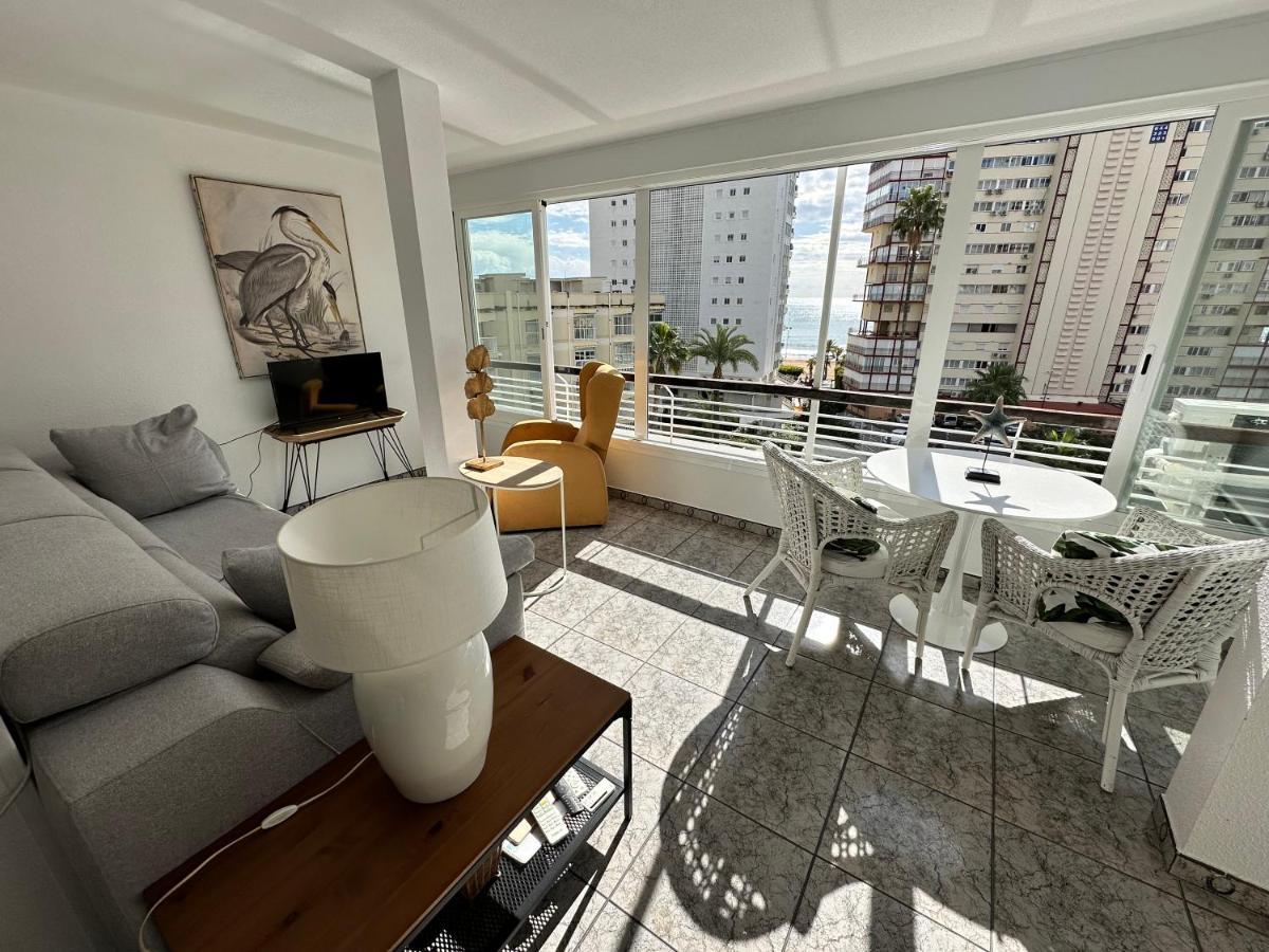 Mediterraneo, Muy Centrico, En Plaza Triangular, Soleado, Con Jardines Y Piscina Y La Playa Enfrente Andando, Con Parking Exterior Comunitario Apartamento *
