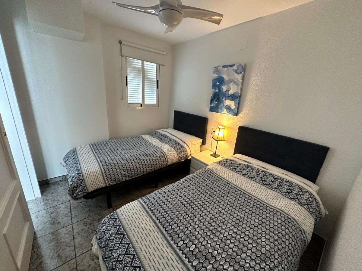 Mediterraneo, Muy Centrico, En Plaza Triangular, Soleado, Con Jardines Y Piscina Y La Playa Enfrente Andando, Con Parking Exterior Comunitario Appartement *