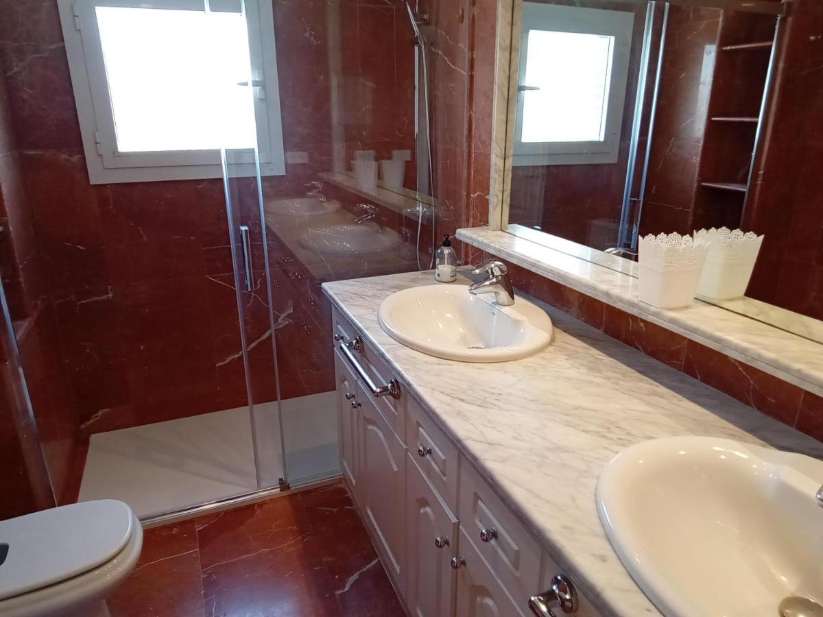 Alteanos, Centrico Y Confortable, Soleado, Con Piscina Y Jardines, Tenis, Parking Exterior Comunitario, Y La Playa Andando 10 Min *