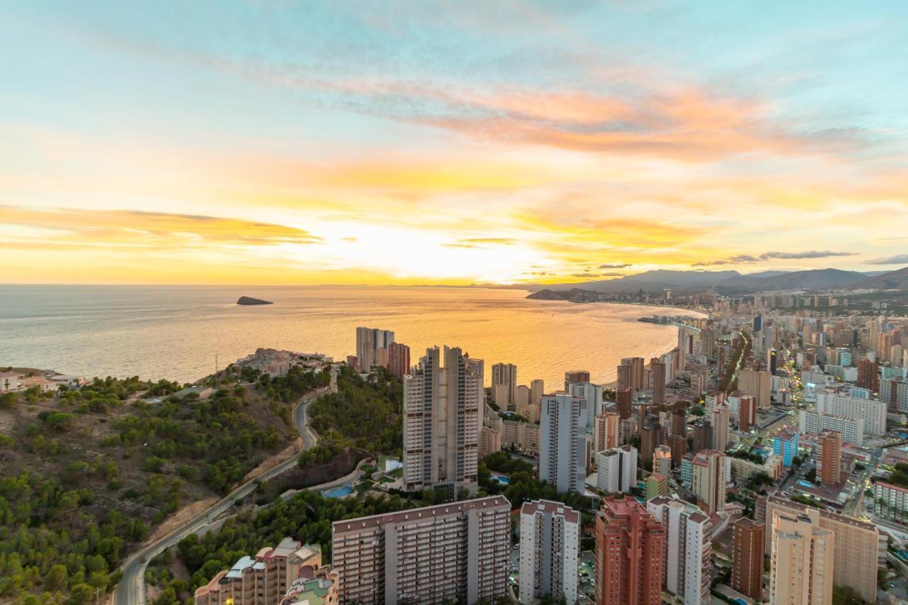 Sunny Penthouse On The 41st Floor In Torre Lugano, With Pool And Garage Apartment