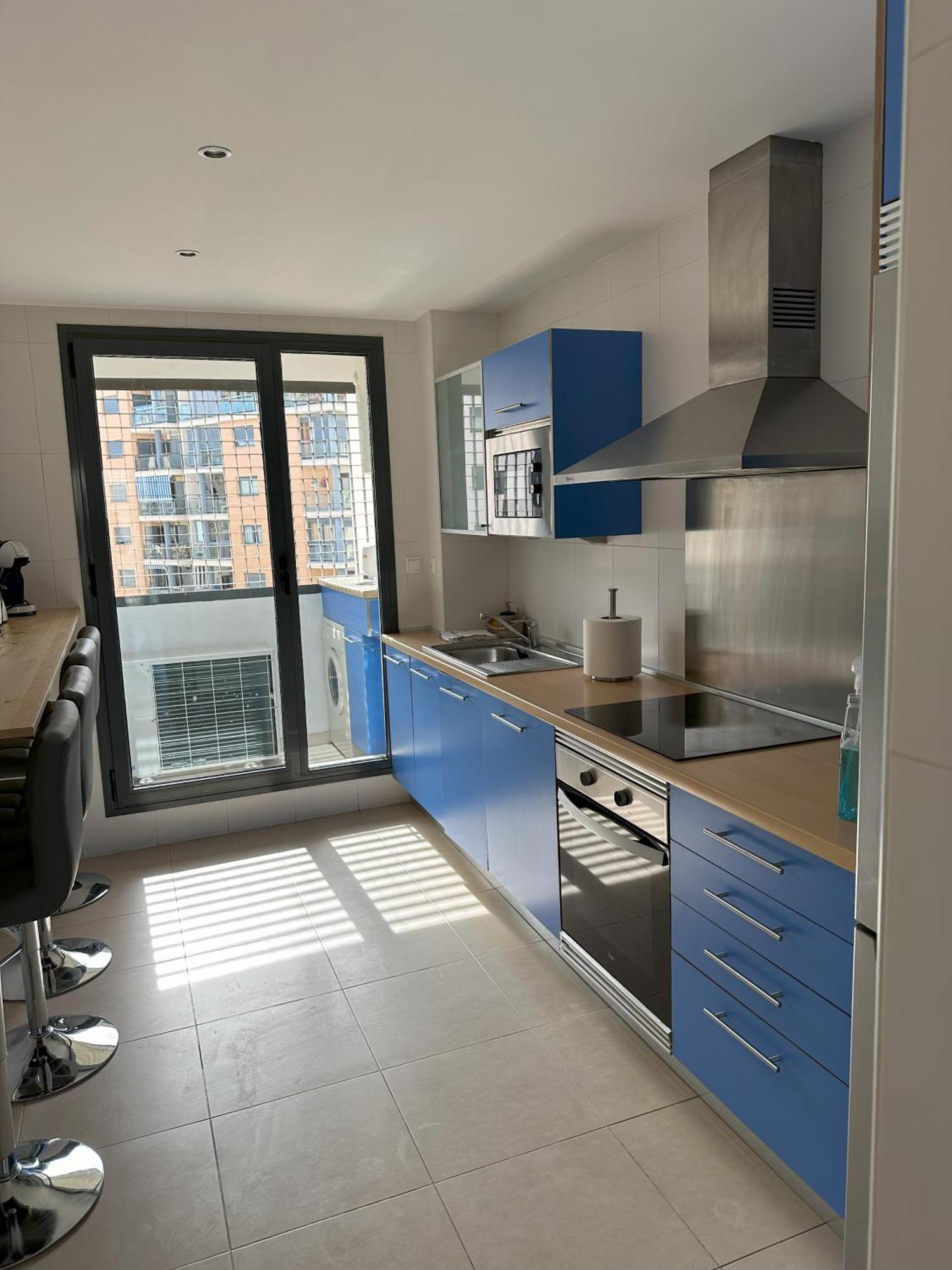 Luxurious, Newly-renovated Large 2-bedroom By The Beach * Benidorm