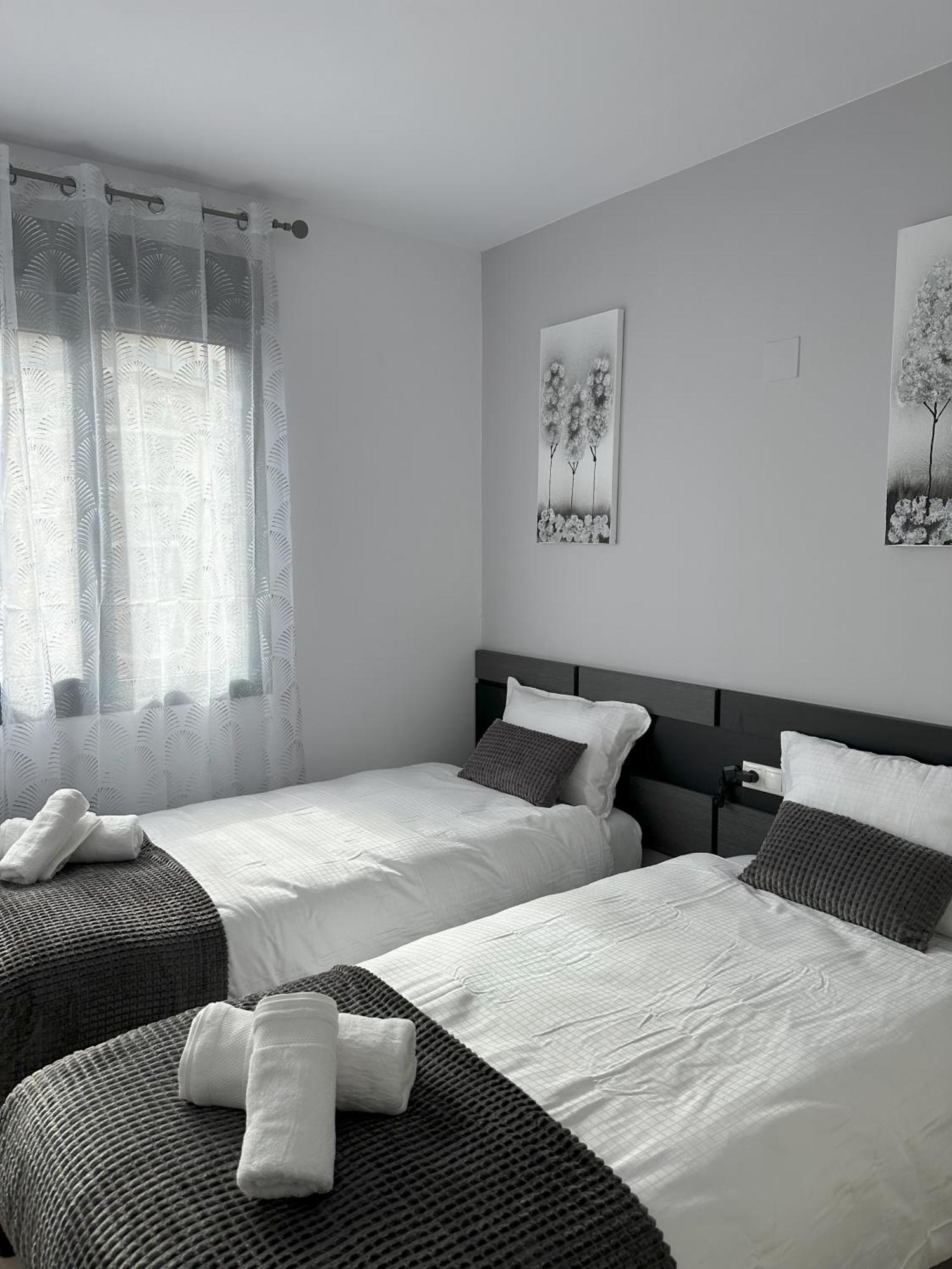 Apartment Luxurious, Newly-renovated Large 2-bedroom By The Beach