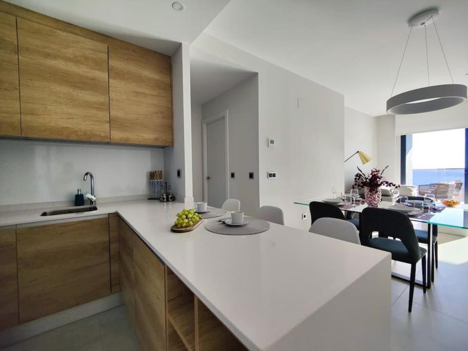 Sunset Waves Sea & Light Apartment