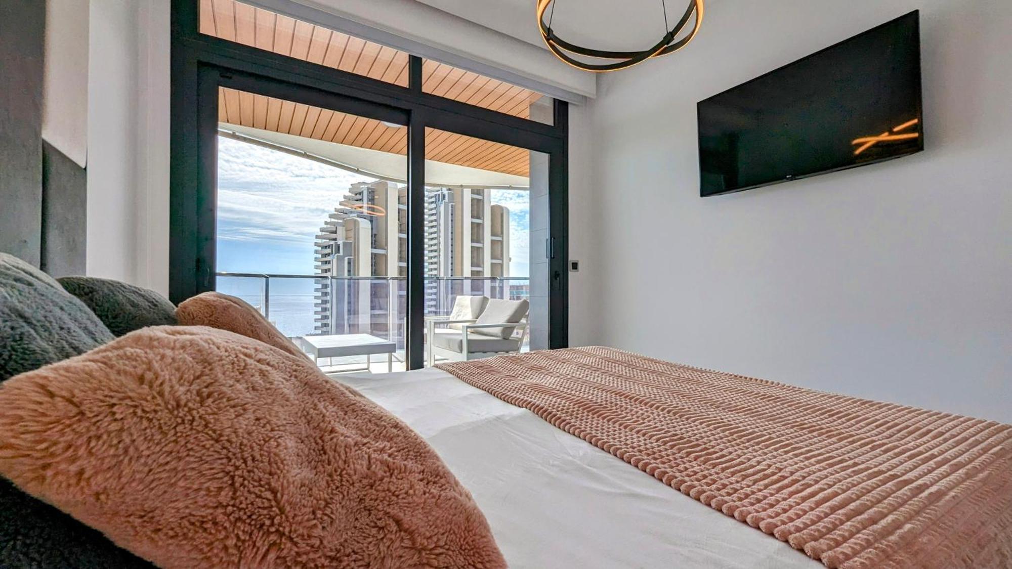 Sunset Waves Luxury Apartment