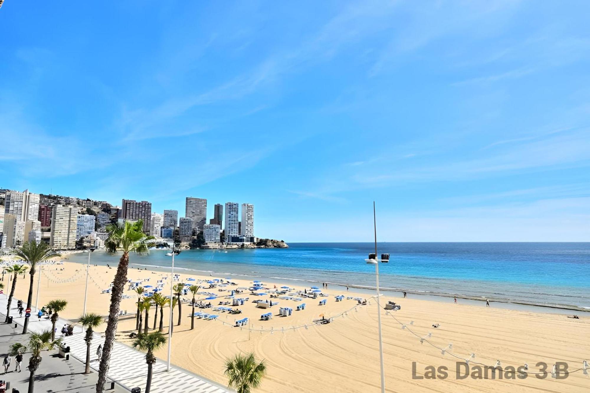 Damas 3b Front - Pool & Parking
