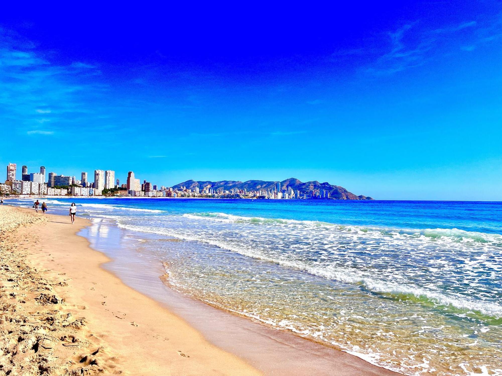 Rouna Ii By Gloove * Benidorm