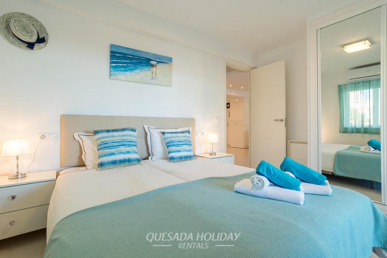 La Perla Seaview & Pool Levante Apartment
