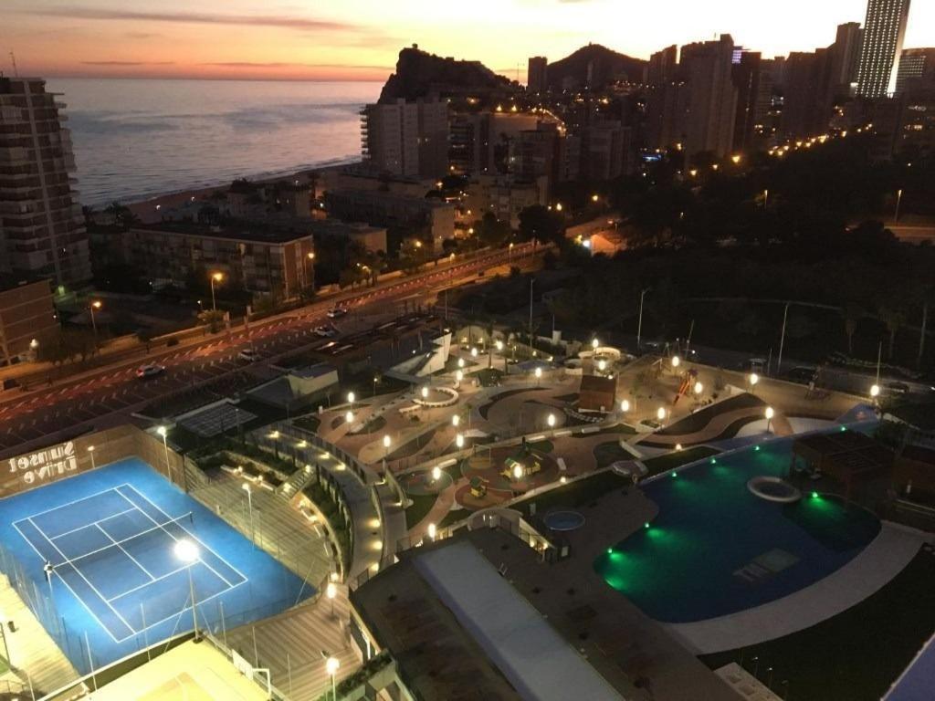 Sunset Drive, Cerca De La Playa Poniente