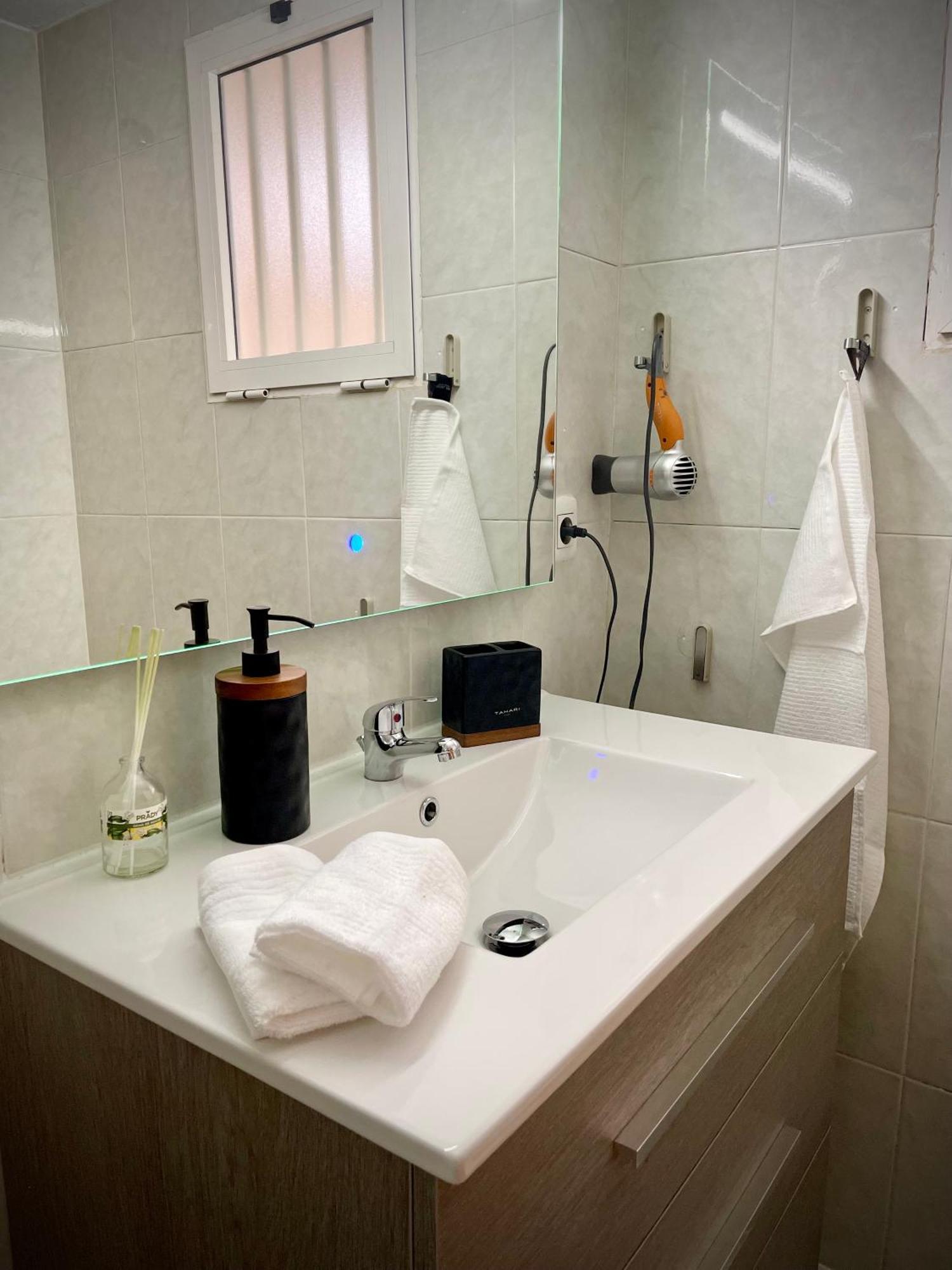 Wunderschoenes Fuer 4 Gaeste Mit Pool & Klima, Lage In Strandnaehe Apartment *
