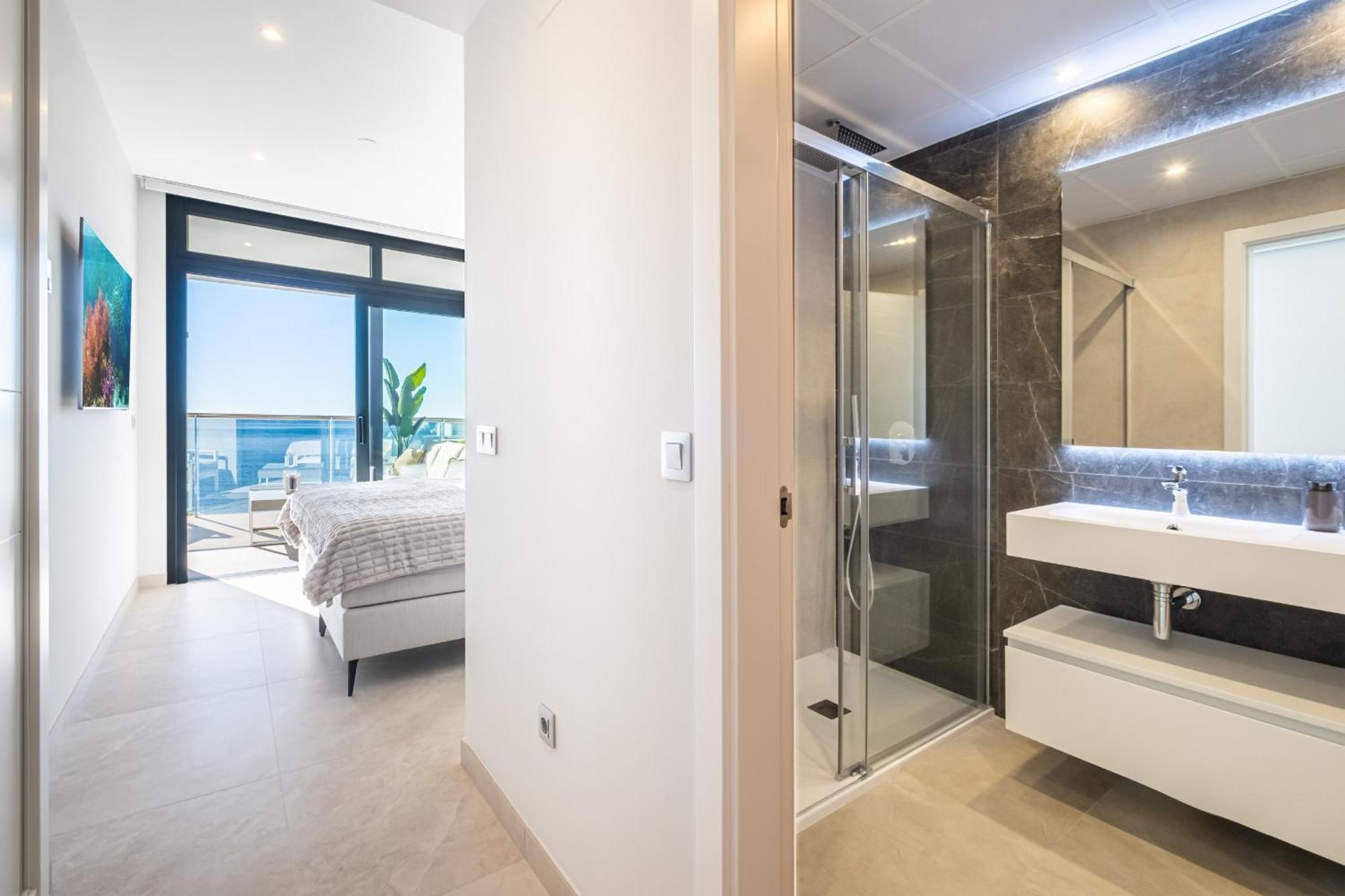 Sunset Cliffs Deluxe 6133 Poniente *