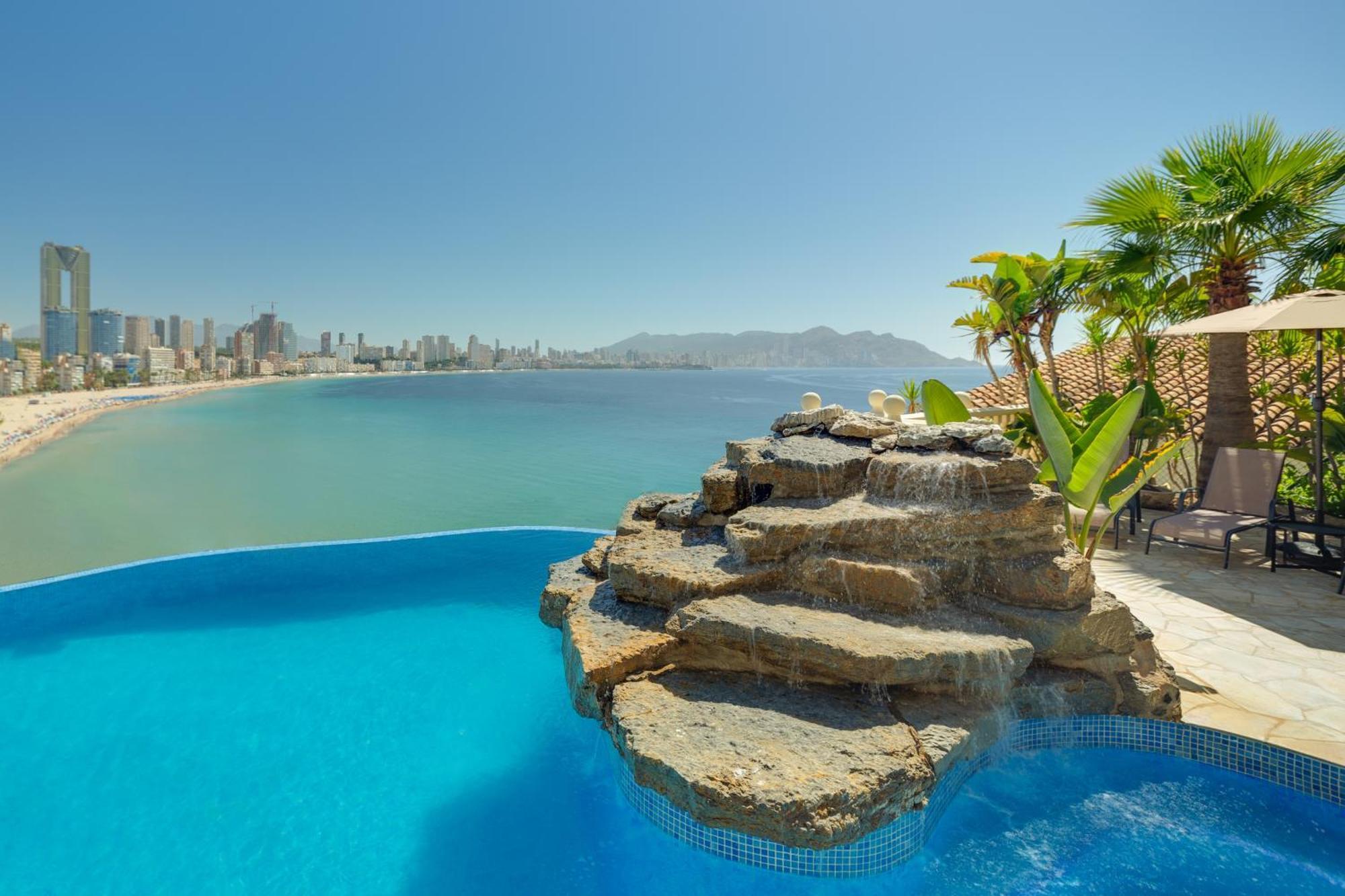 Julieta Y Romeo By Bookirentals Benidorm