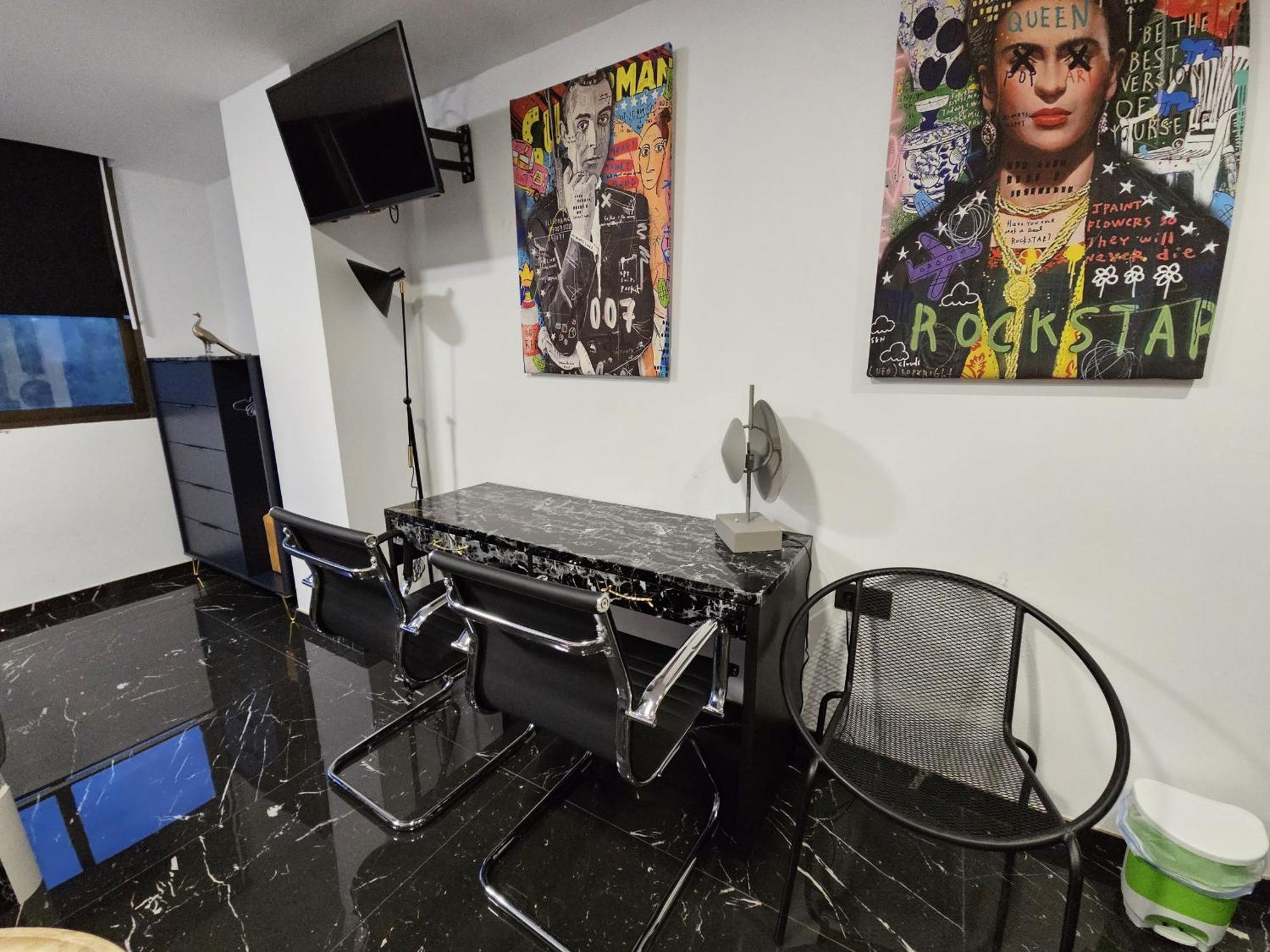 Black Apartamento