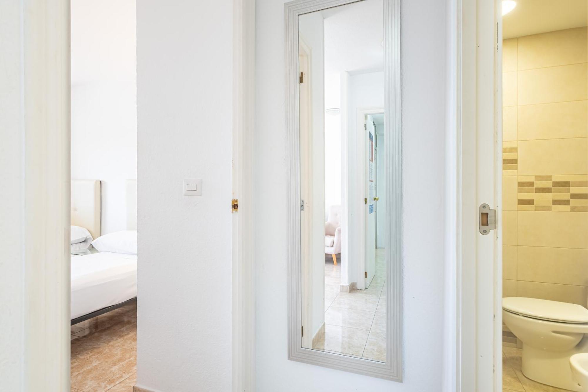 Europa Center 12-b Levante Apartment