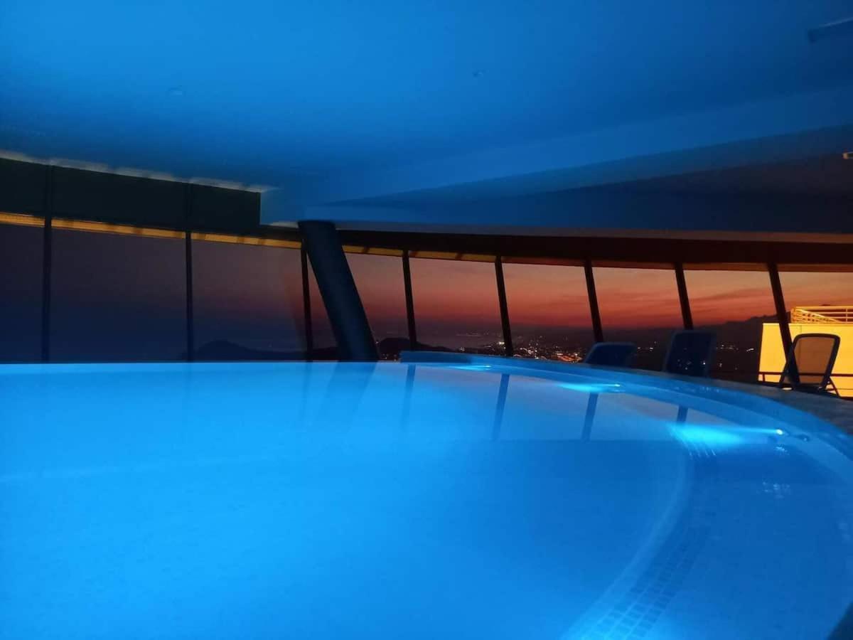 Intempo Luxury Sky View &