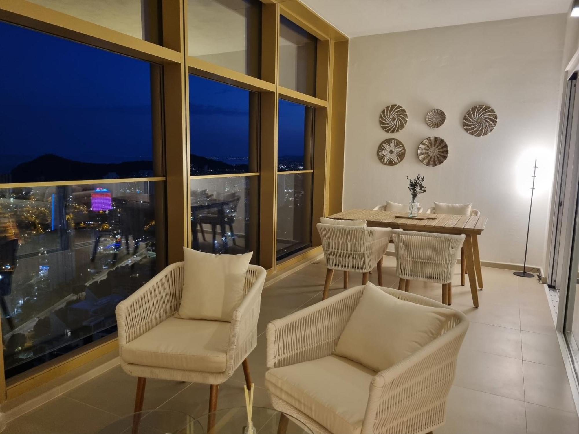 Floor 32! Intempo Luxury