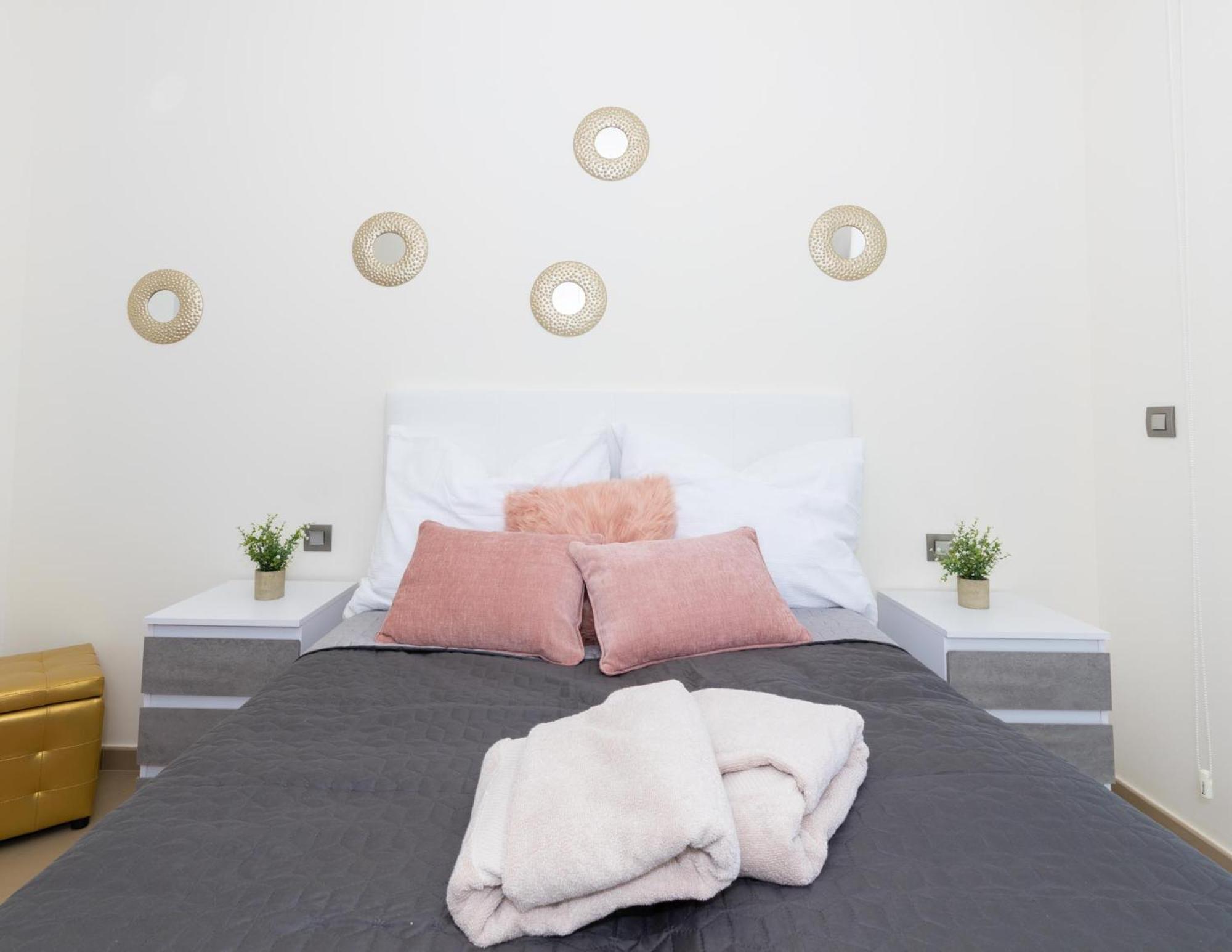 Apartment Intempo Luxury Sky And By Kitti *