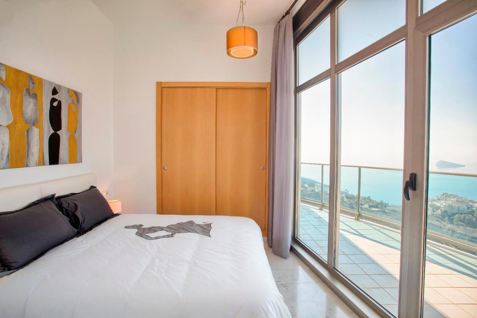 Appartement Deluxe Penthouse On The 42nd Floor With Amazing Sea Views *