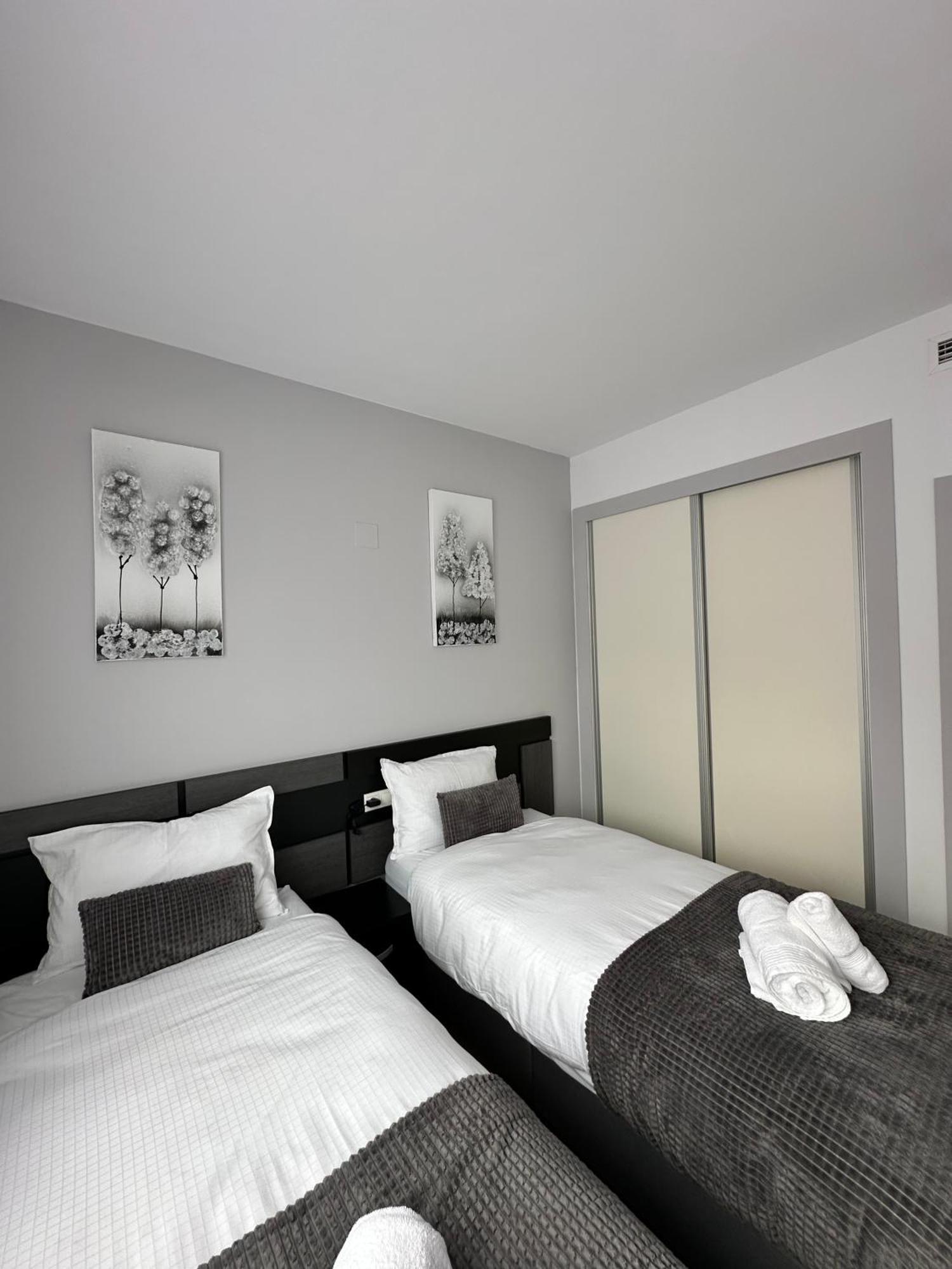 Luxurious, Newly-renovated Large 2-bedroom By The Beach Appartement *