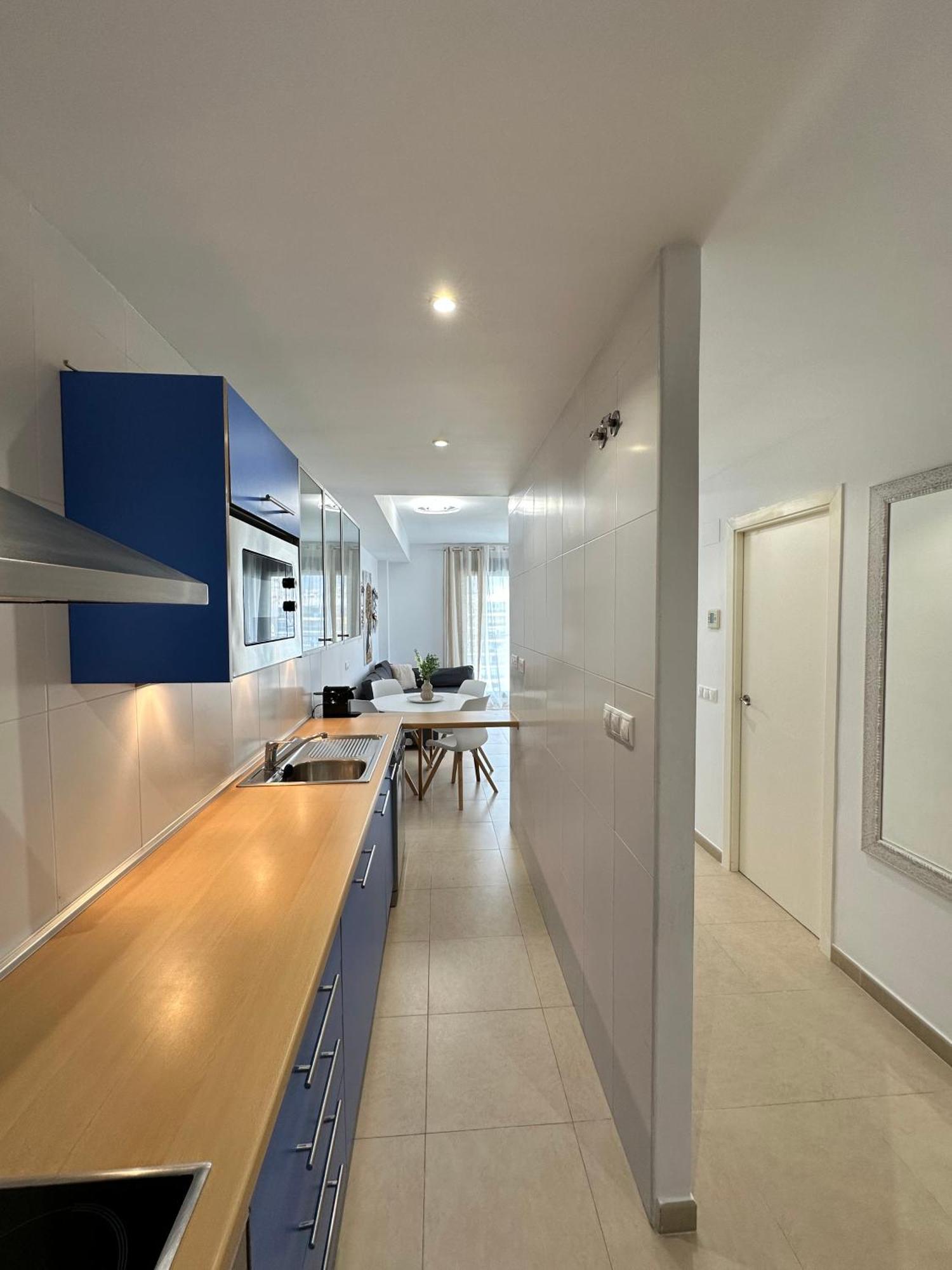 Beachside Luxe 1br: New & Chic *