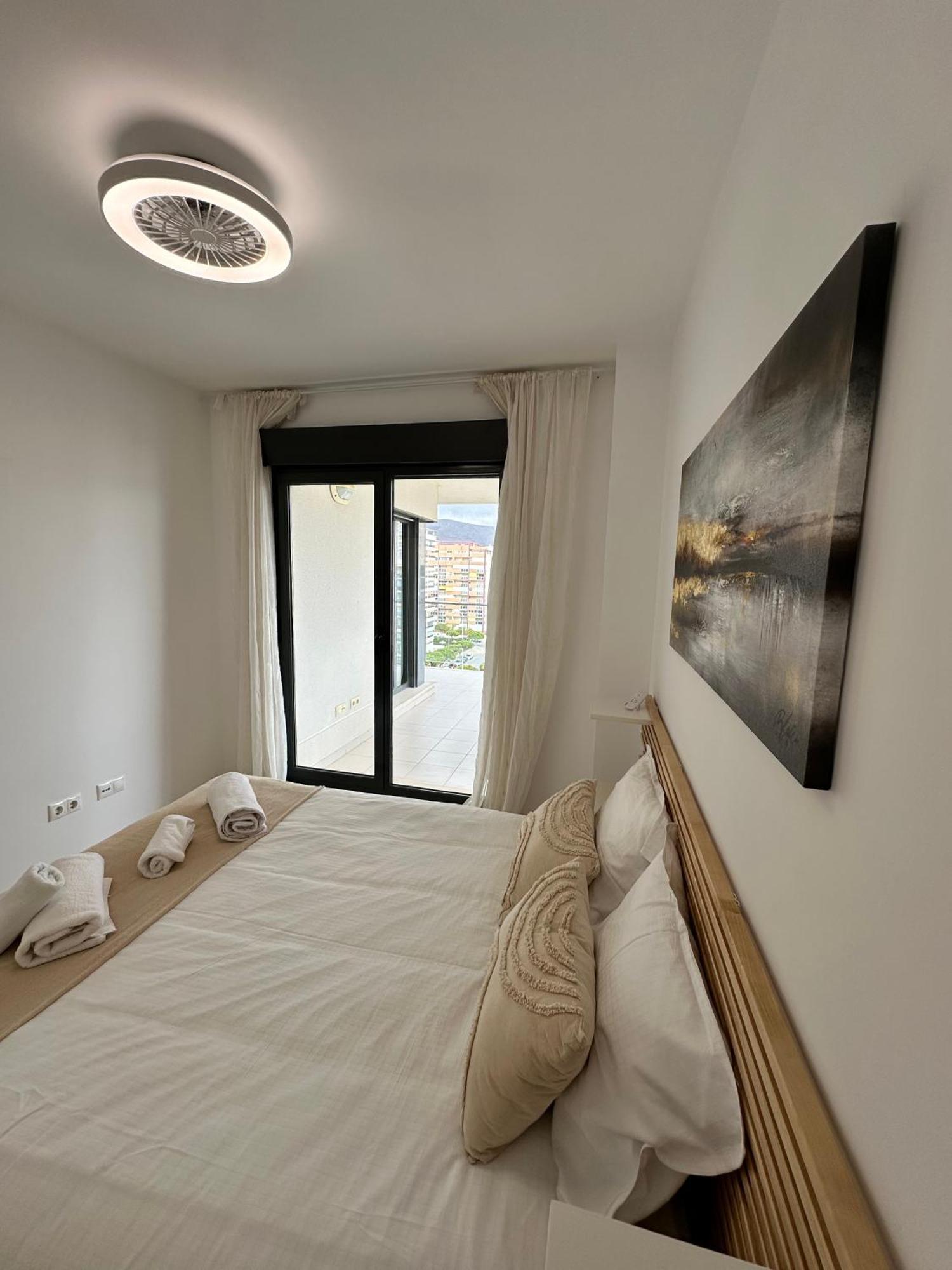 Beachside Luxe 1br: New & Chic * Benidorm