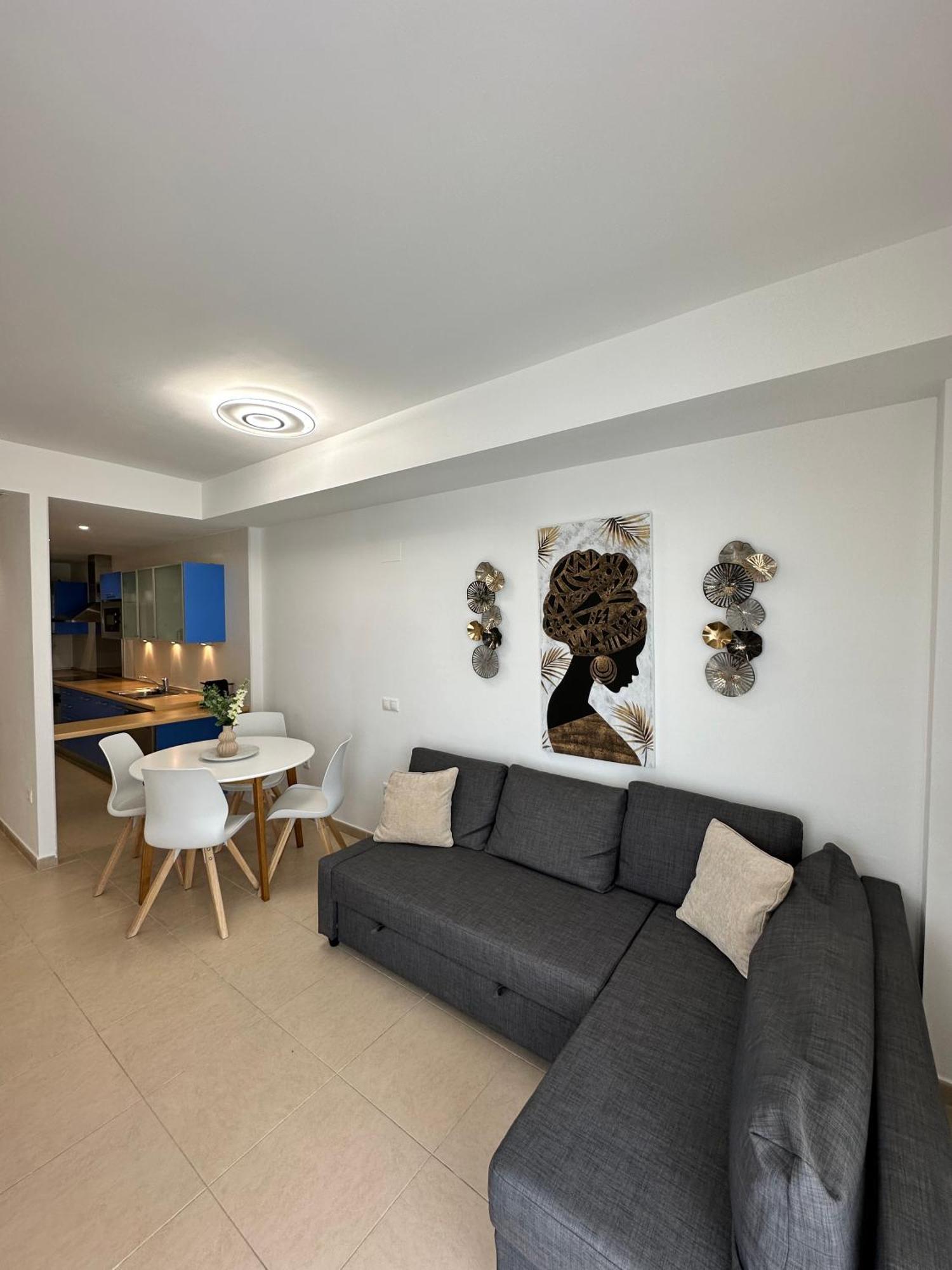 Beachside Luxe 1br: New & Chic Benidorm