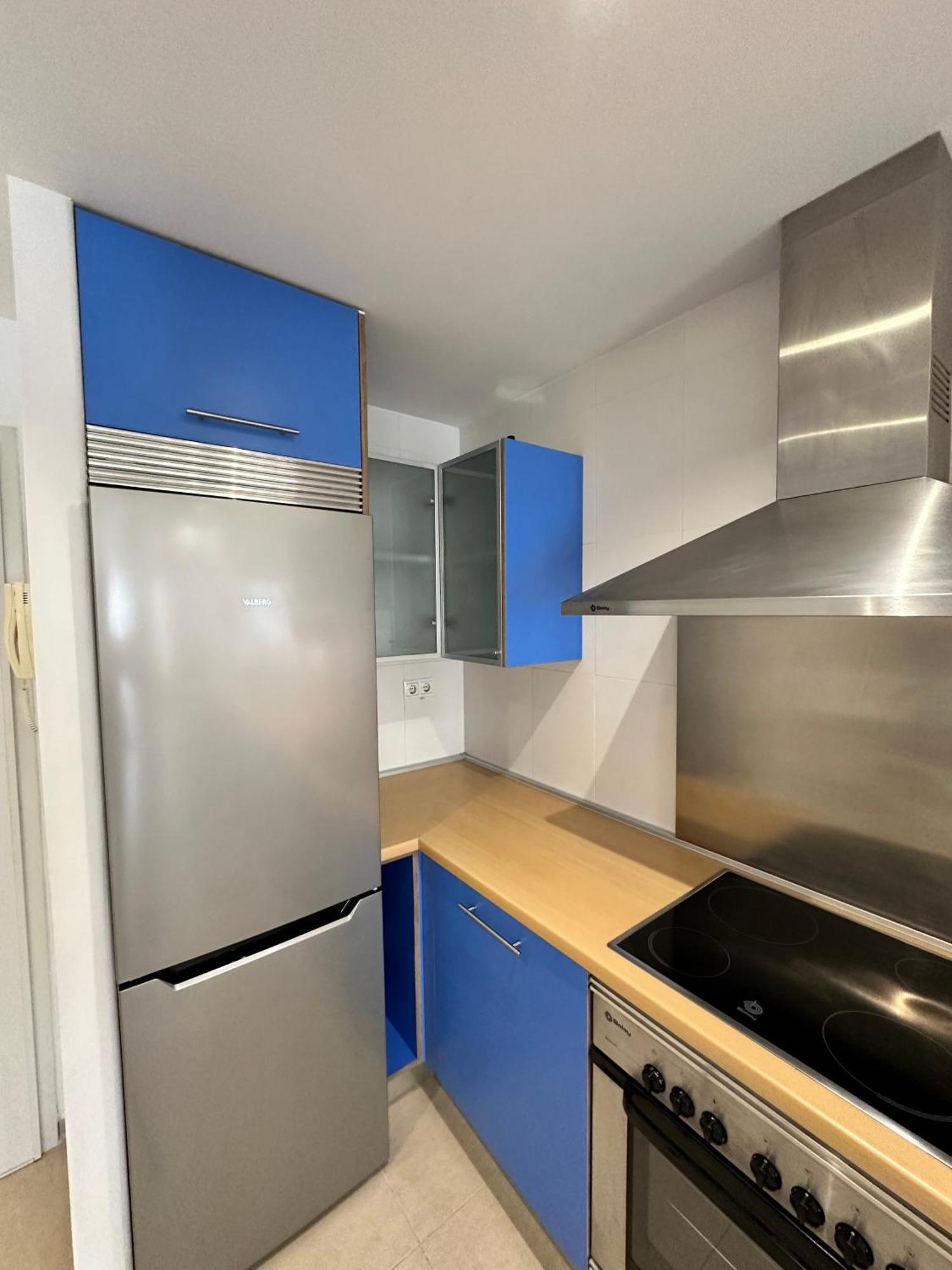 Beachside Luxe 1br: New & Chic Apartamento