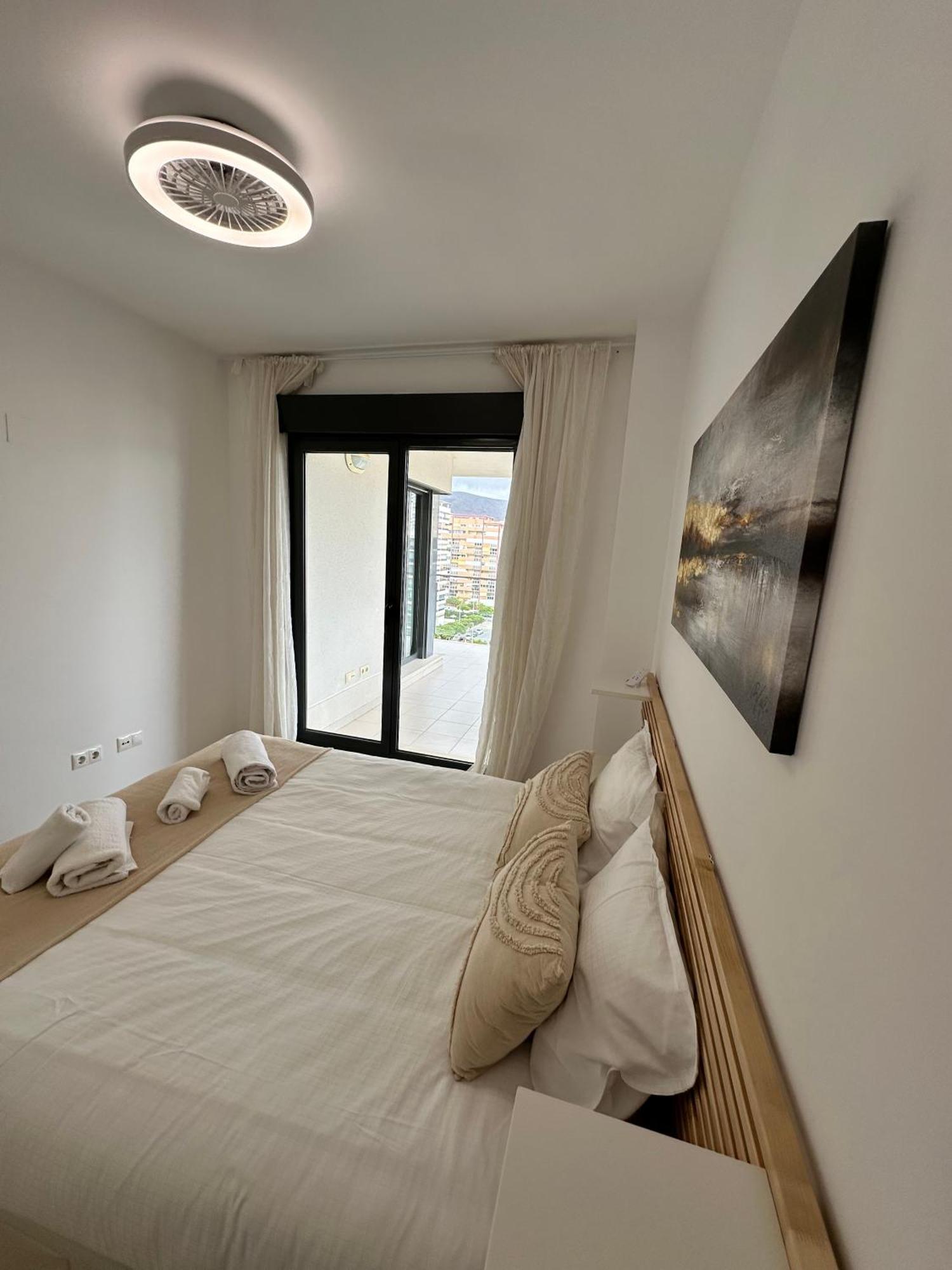 Beachside Luxe 1br: New & Chic