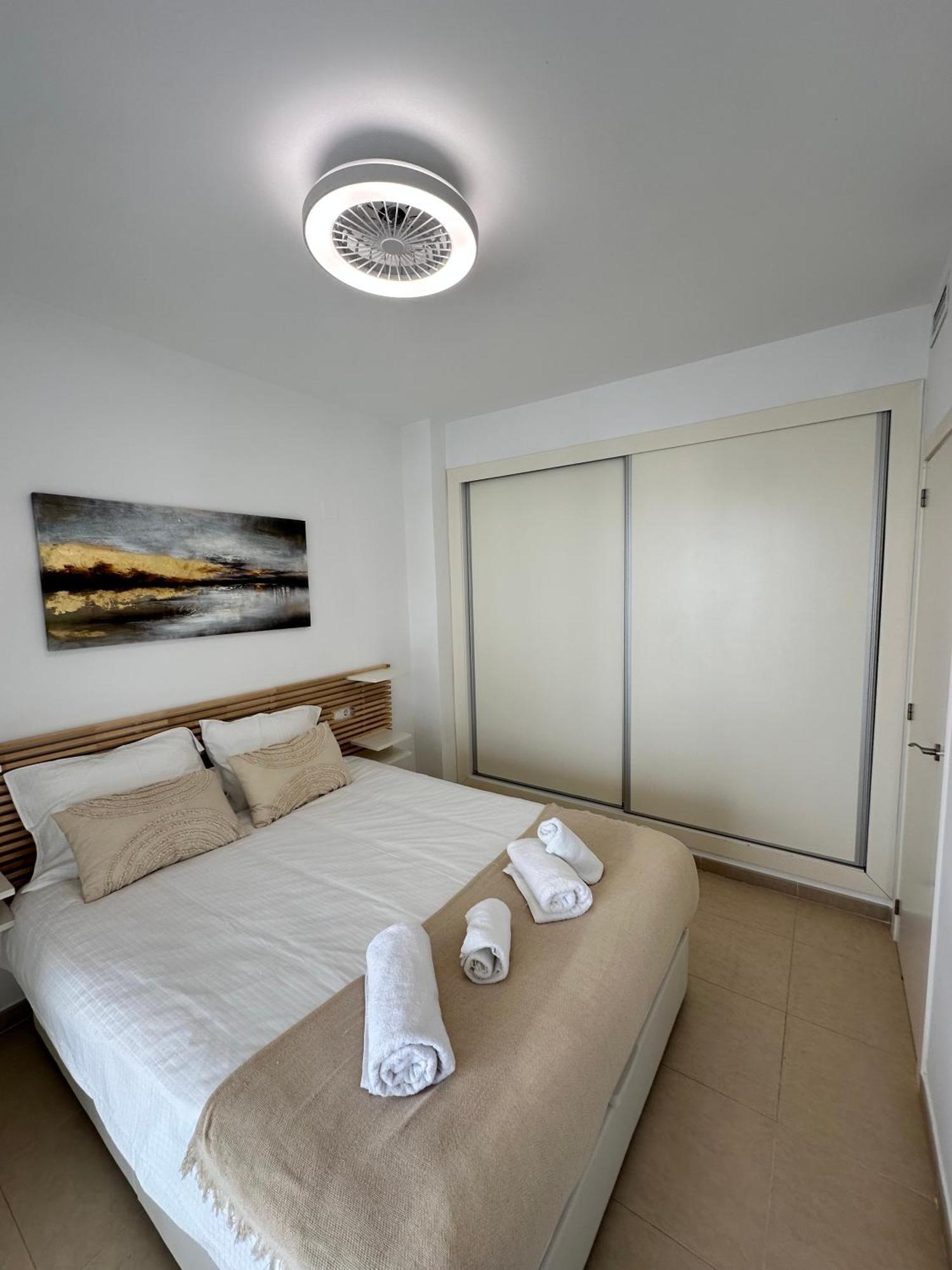 Beachside Luxe 1br: New & Chic * Benidorm