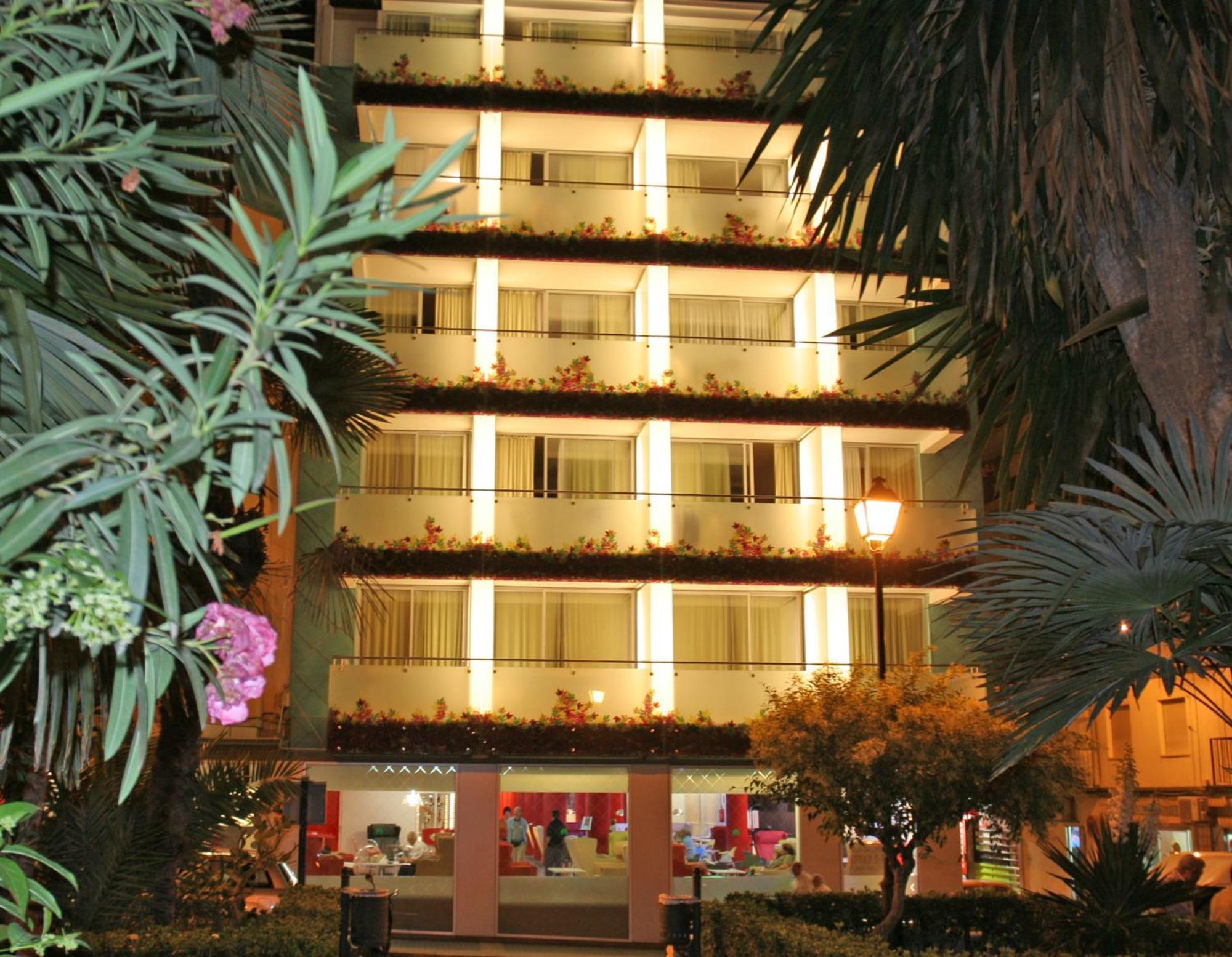 Oasis Plaza