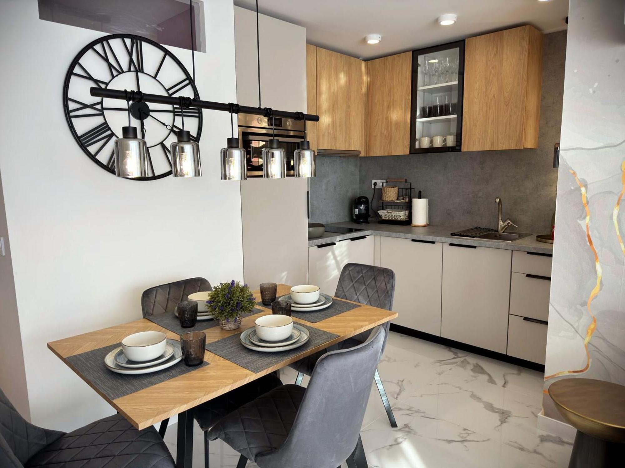 Luxury Apartment *