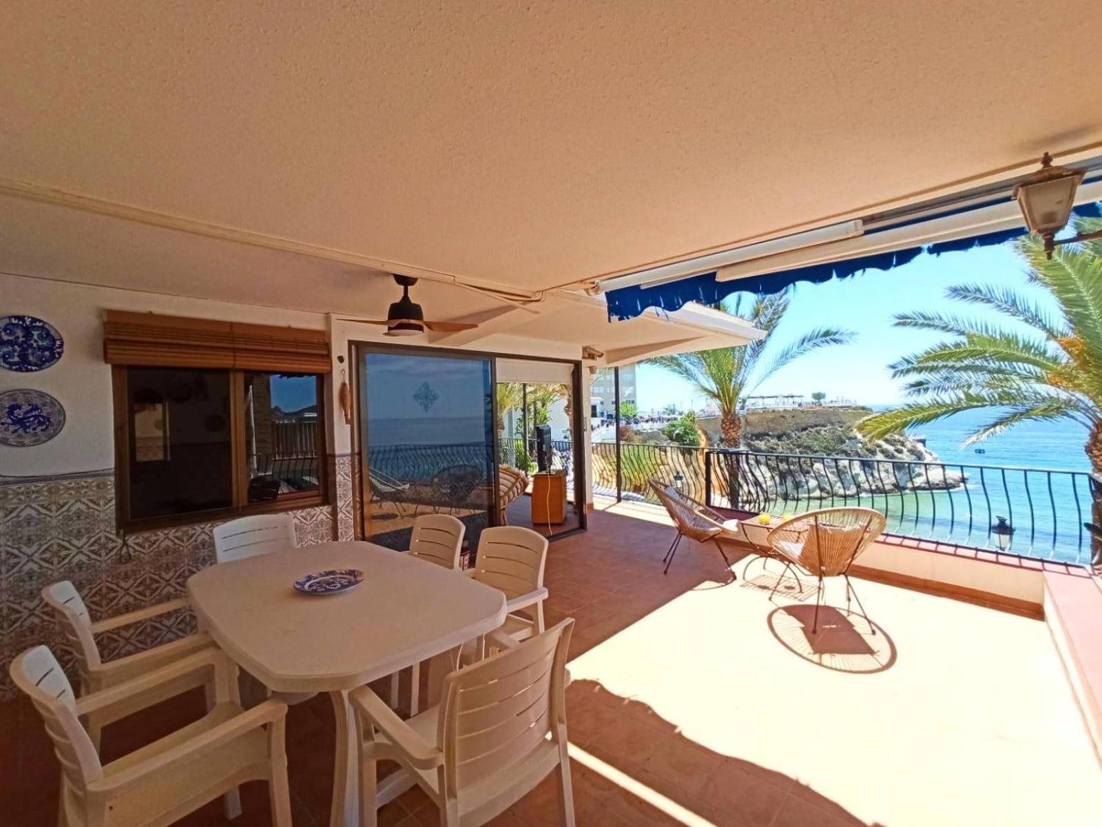 Sea Views Apartment