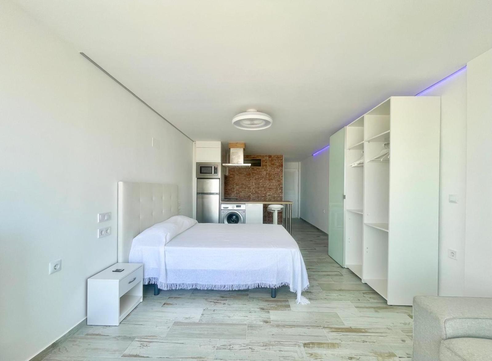 Penthouse Playmon Park Apartment *