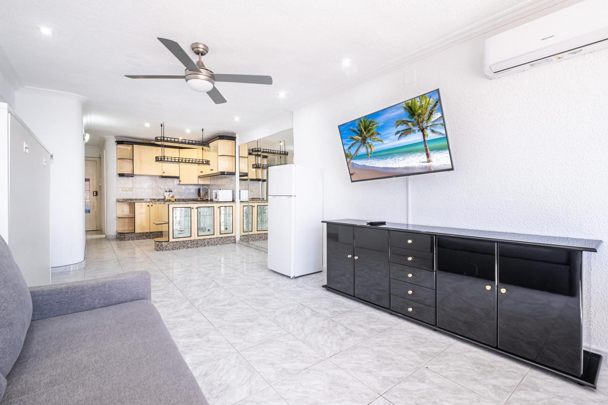 Caballos 12-c Levante Apartment
