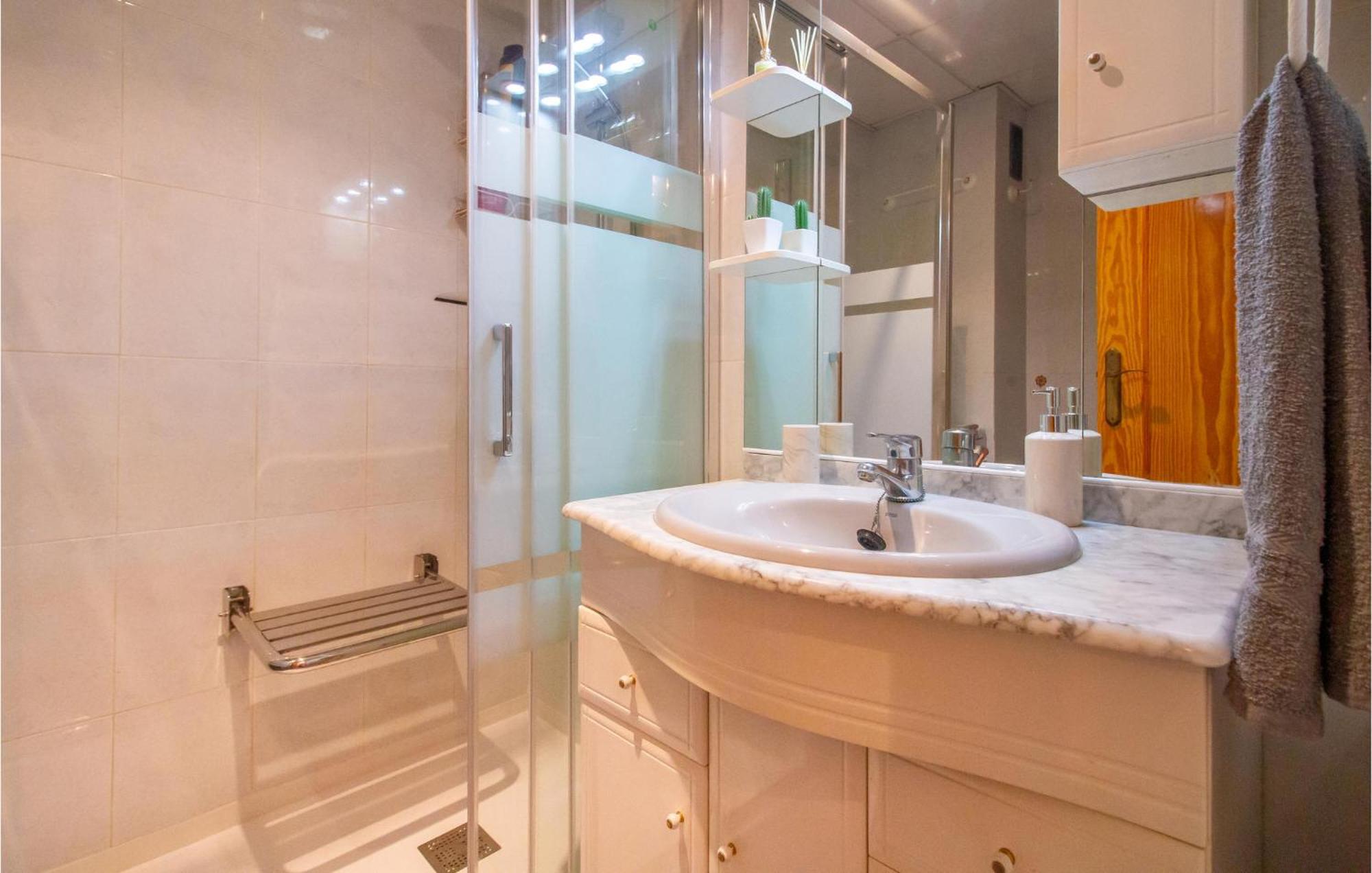 Lovely In With Kitchen Apartment *