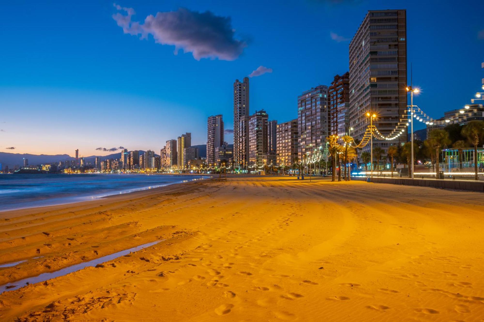 Three Bedrooms In Near And Strip Benidorm