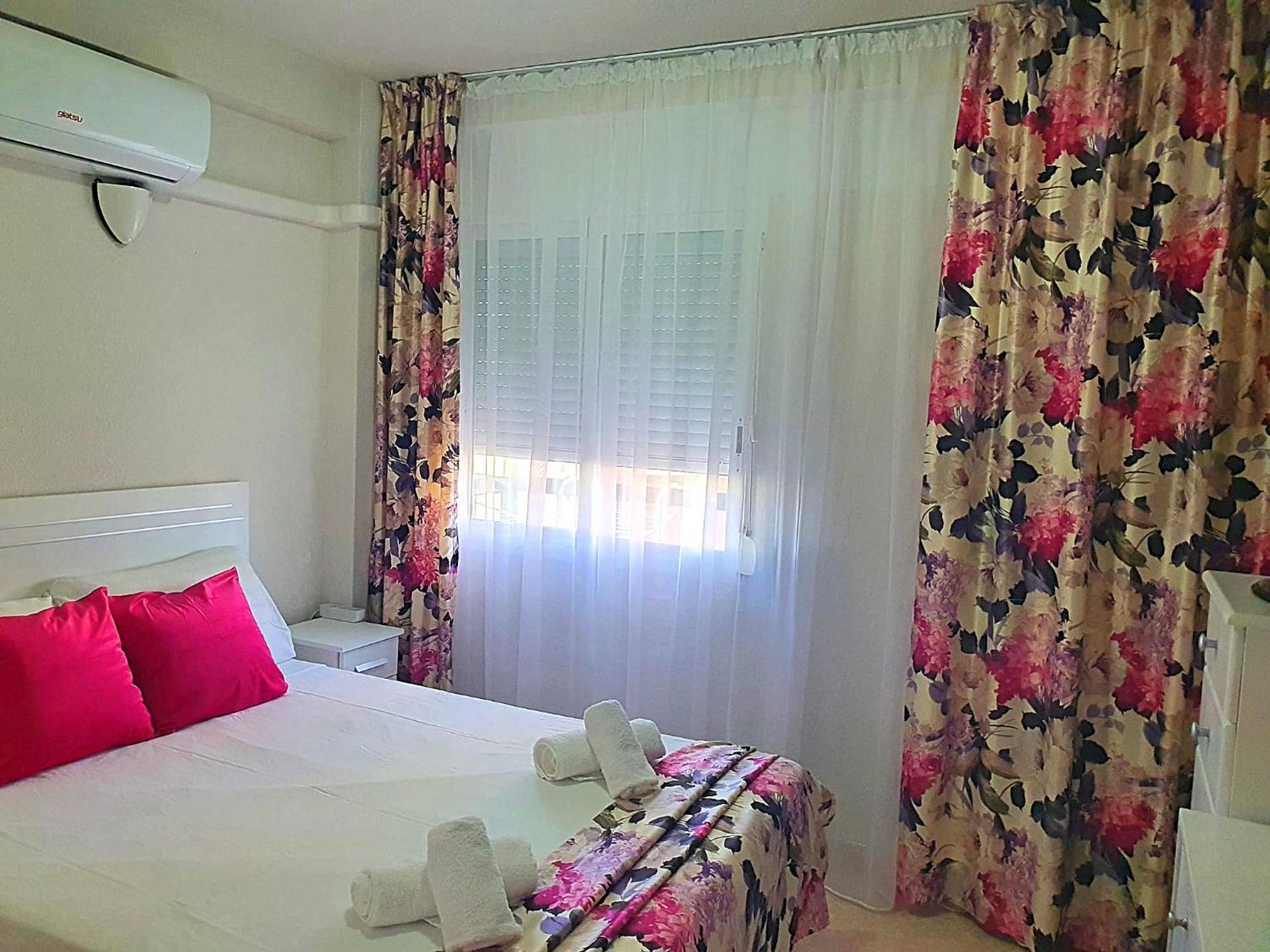 Three Bedrooms In Near And Strip *