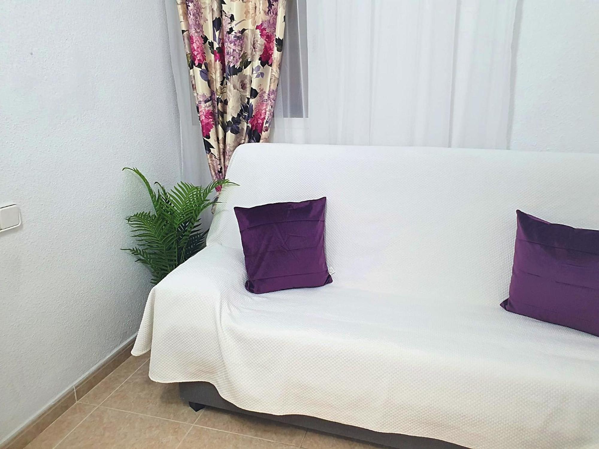 Three Bedrooms In Near And Strip Apartment *